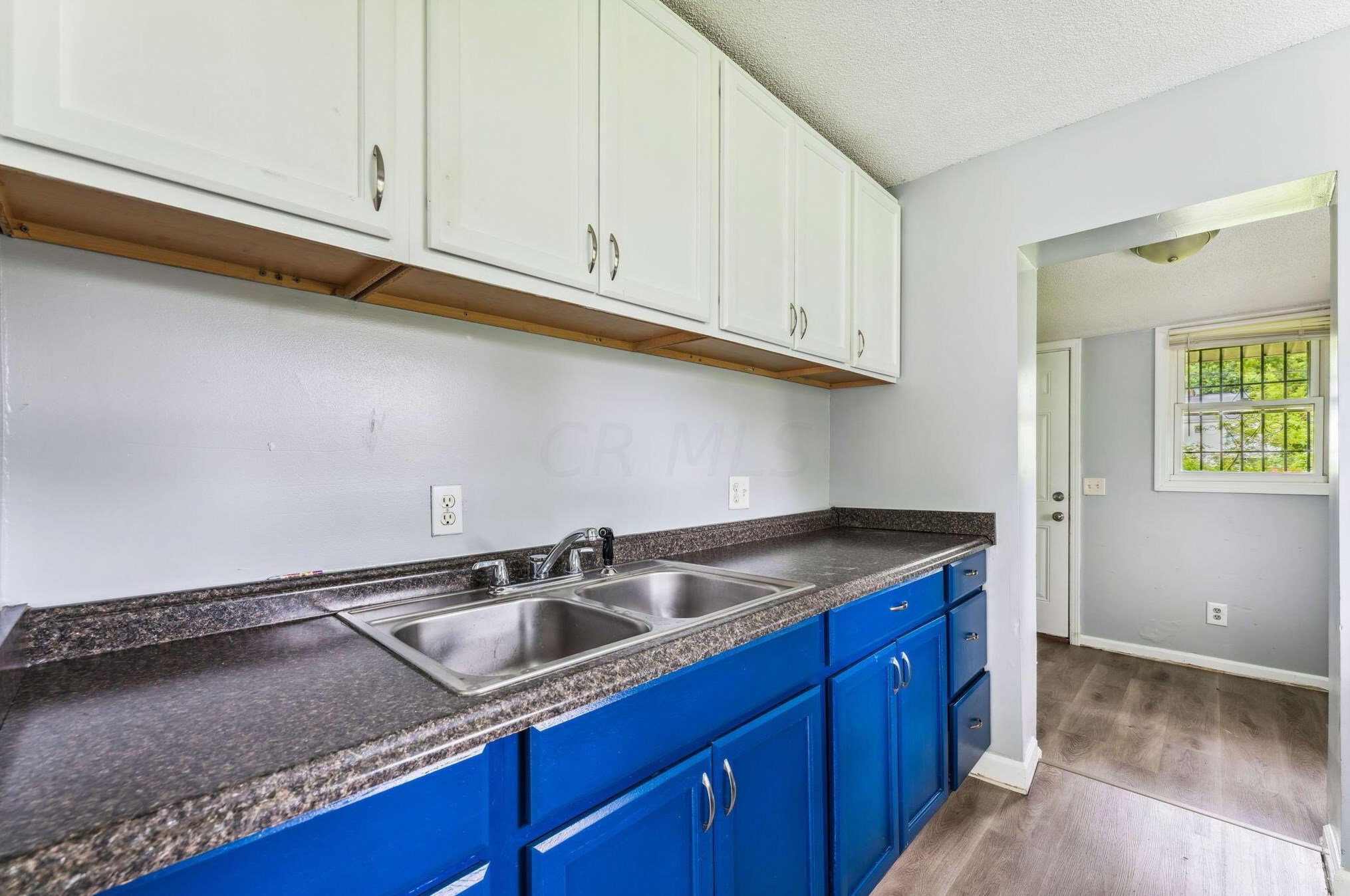 2256 Mcguffey Rd, Columbus OH 43211-2022 exterior