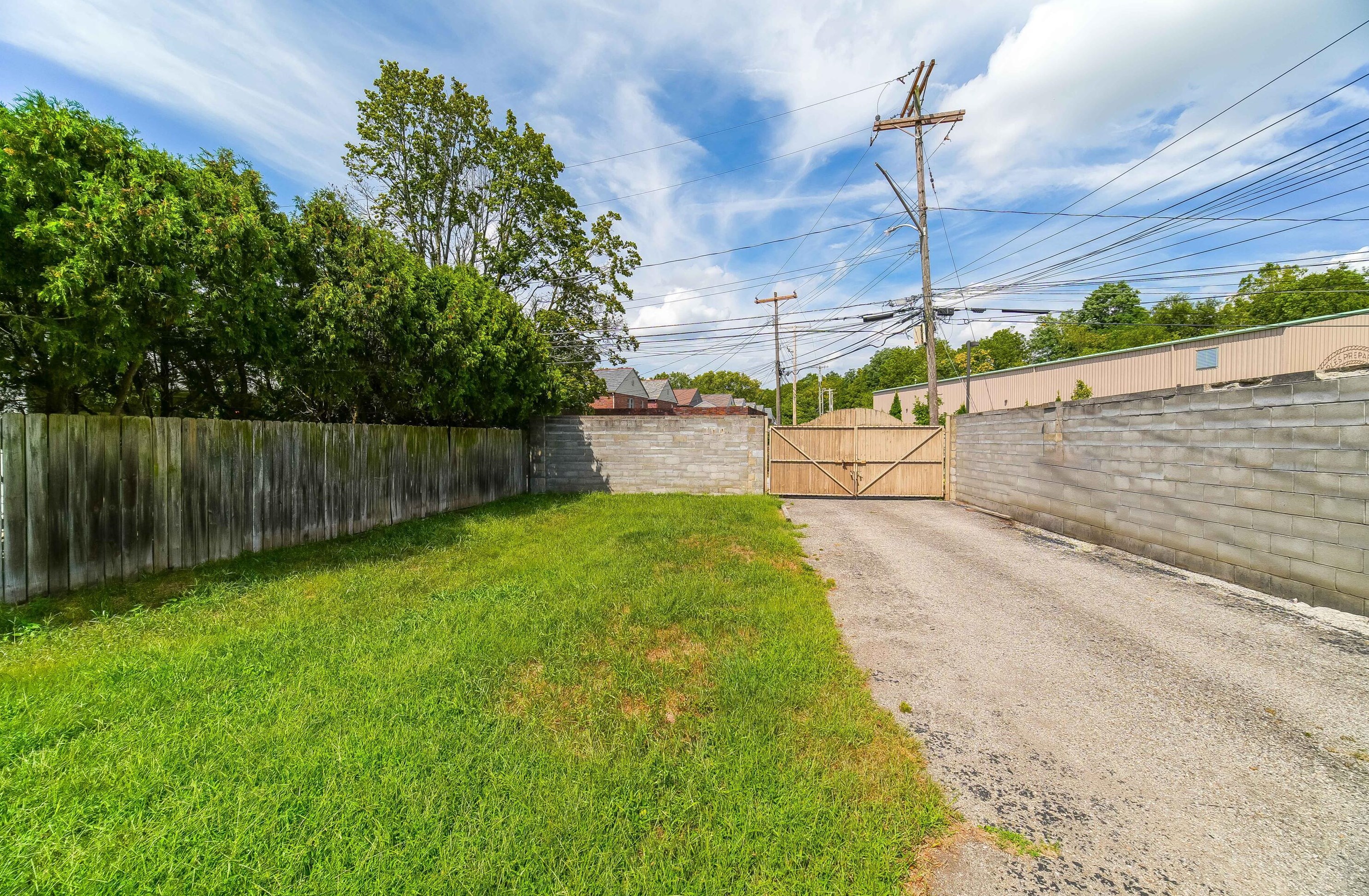 1792 Long St, Columbus OH  43203-2060 exterior