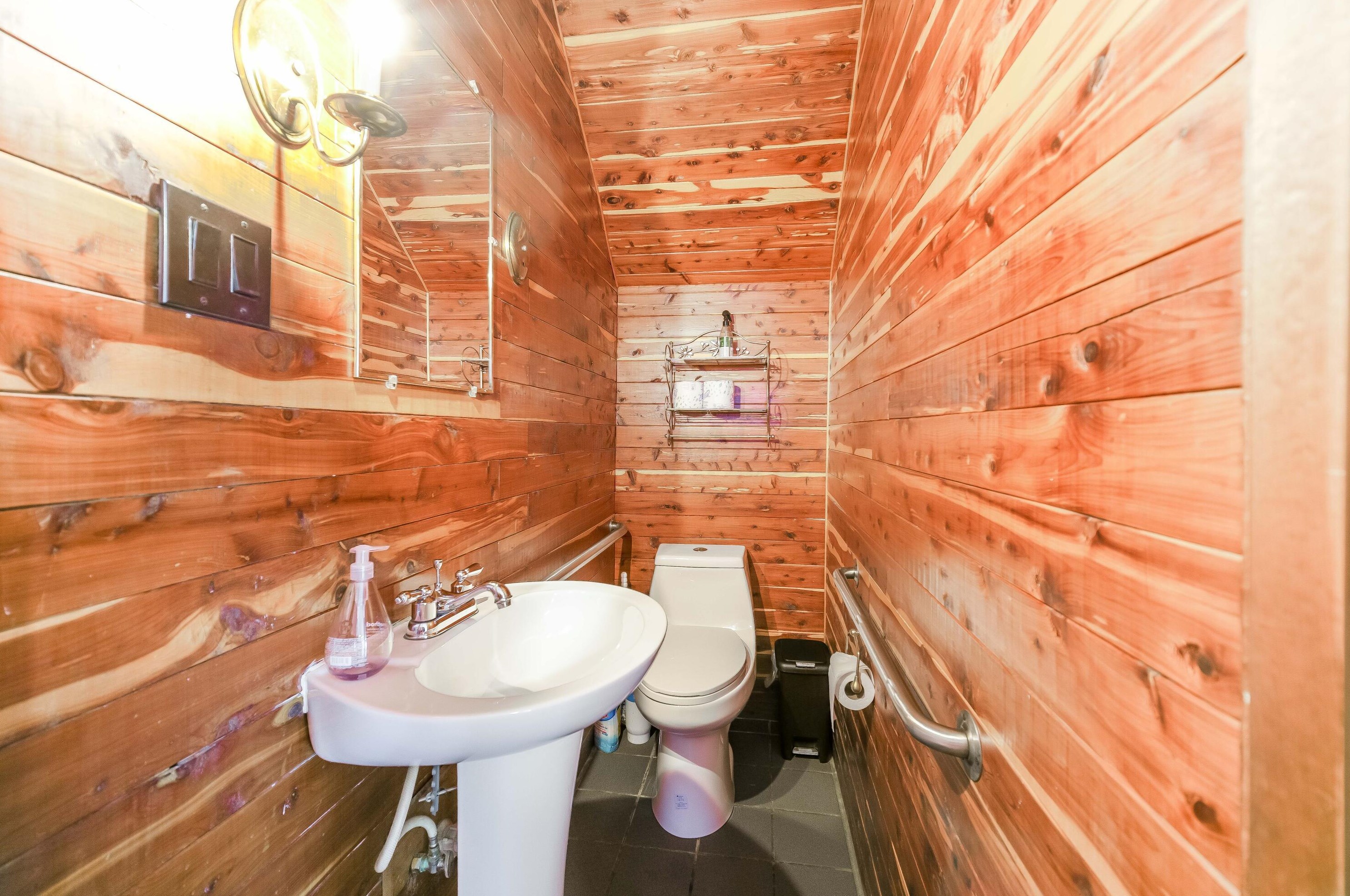 1792 Long St, Columbus OH  43203-2060 exterior