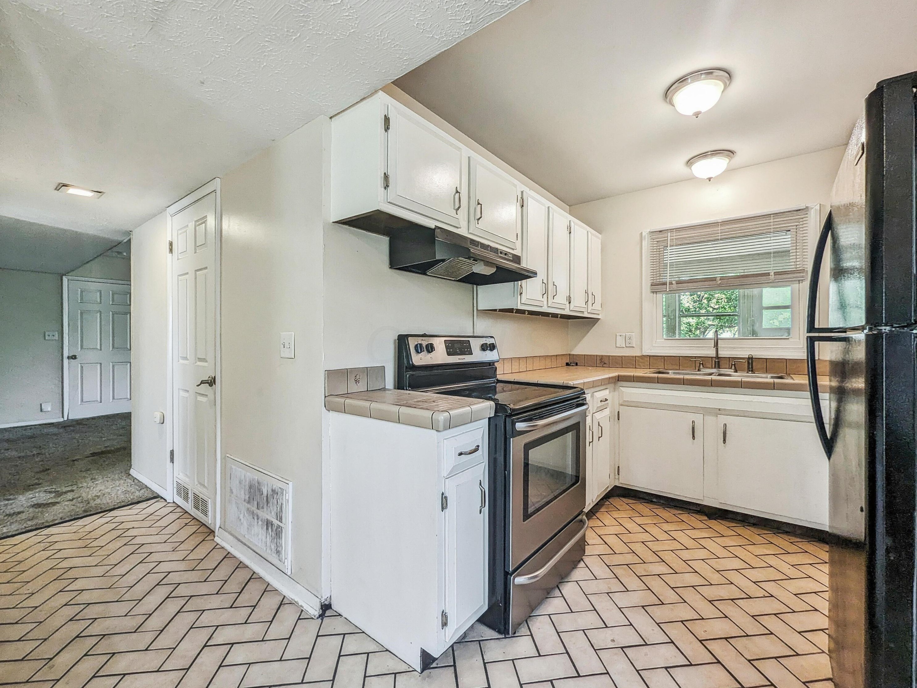 3612 Noe Bixby Rd, Columbus OH 43232-6100 exterior