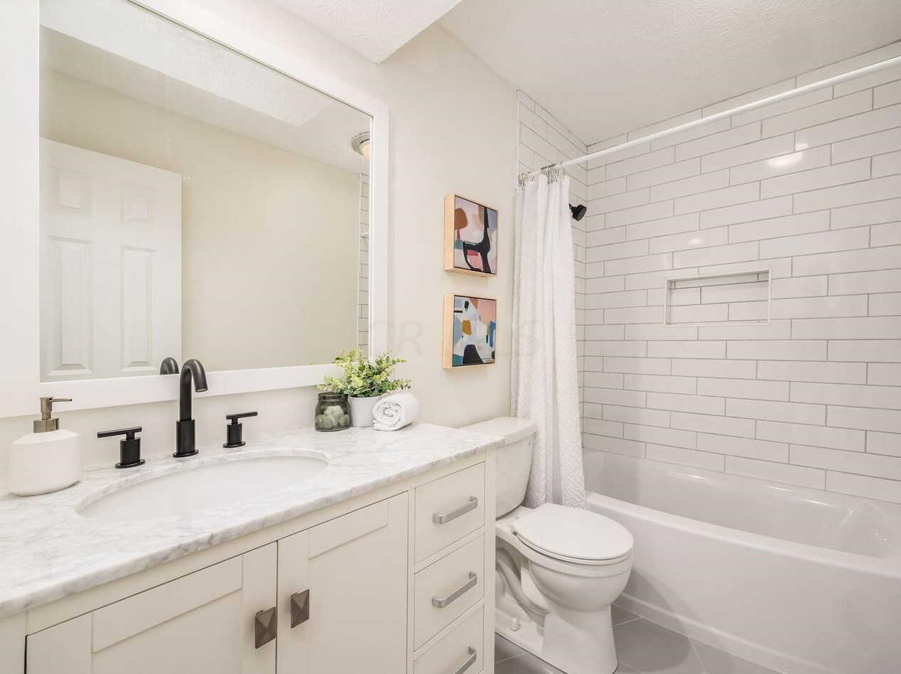 7603 Satterfield Rd, Columbus OH 43235-4552 exterior