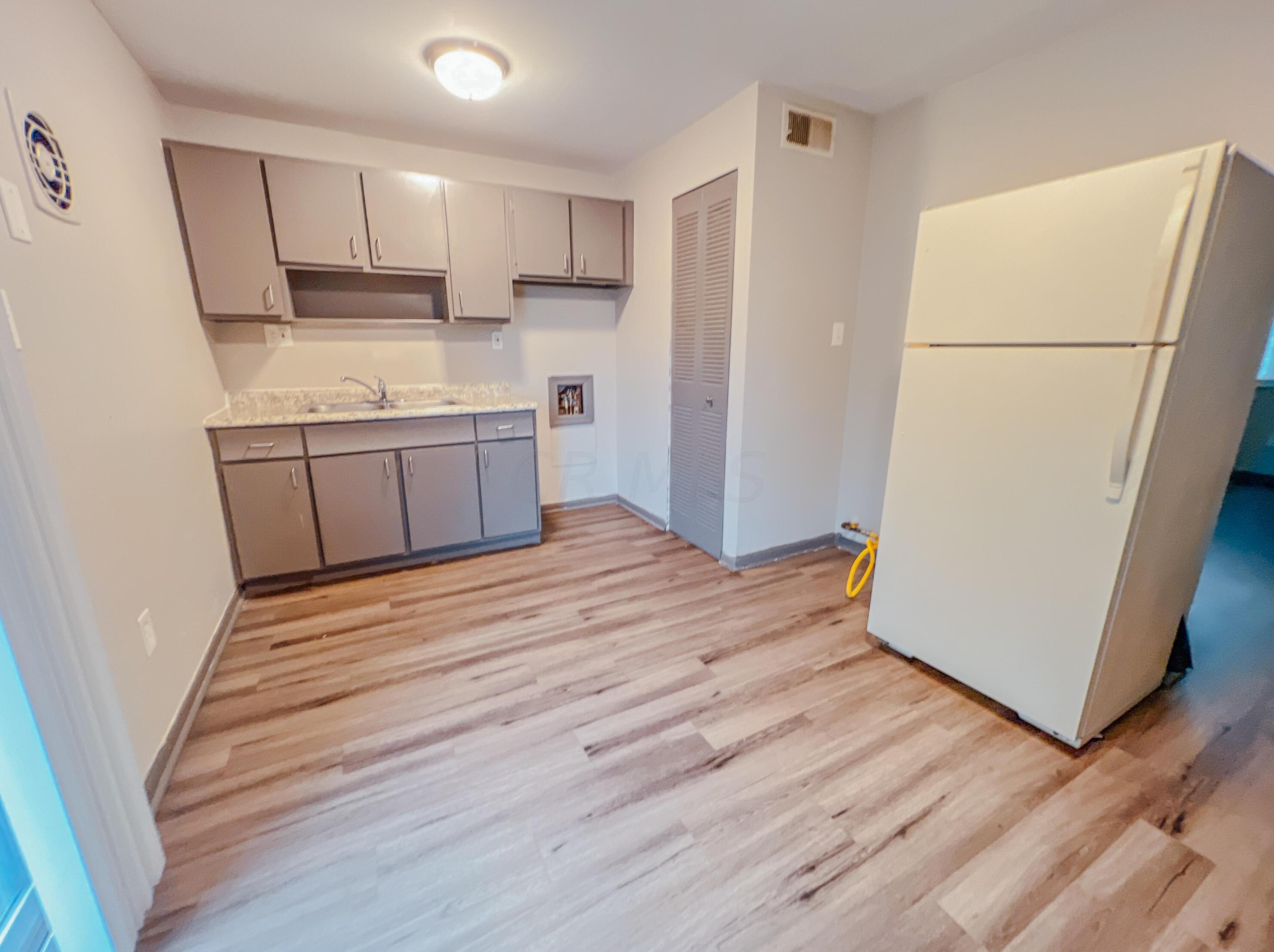 3641 Eakin Rd, Columbus OH 43204-1009 exterior