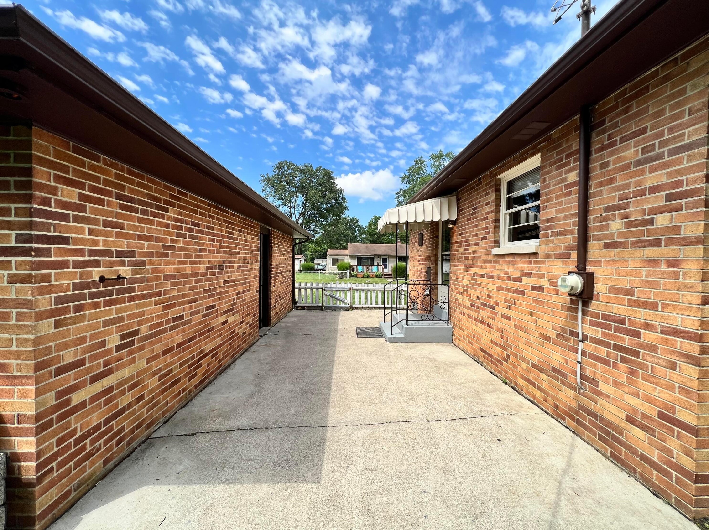 3730 Mcguffey Rd, Columbus OH 43211-2023 exterior