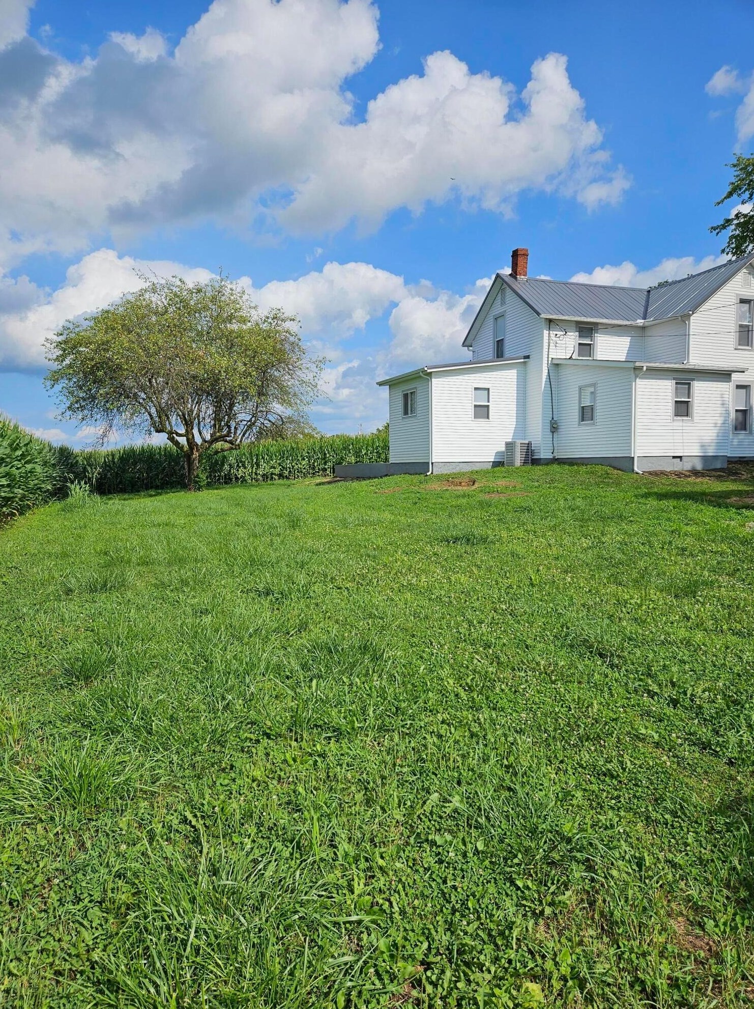 1280 Marquette Dr, Lancaster OH 43130-8881 exterior