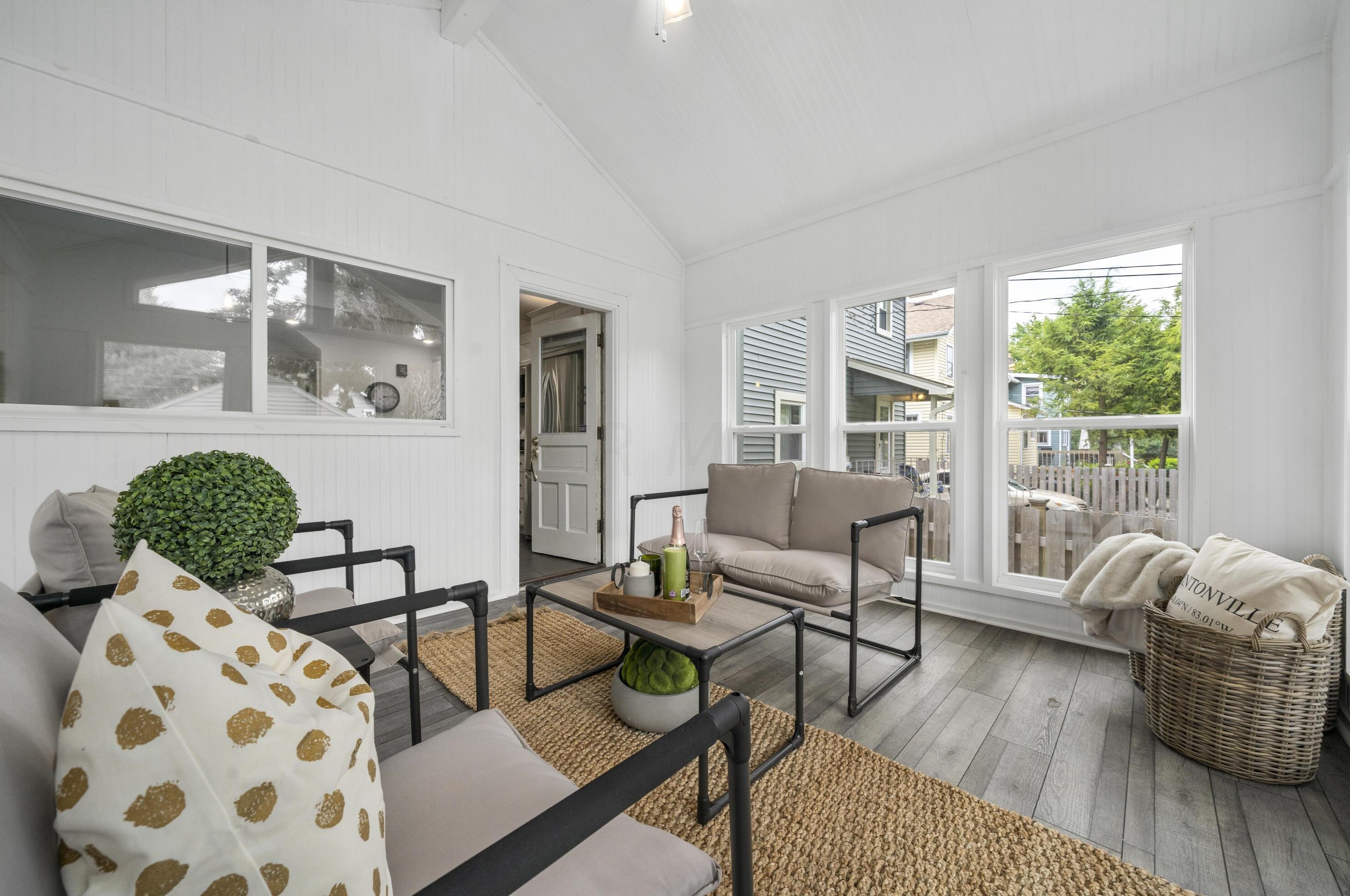 578 Milford Ave, Columbus OH 43202-1313 exterior