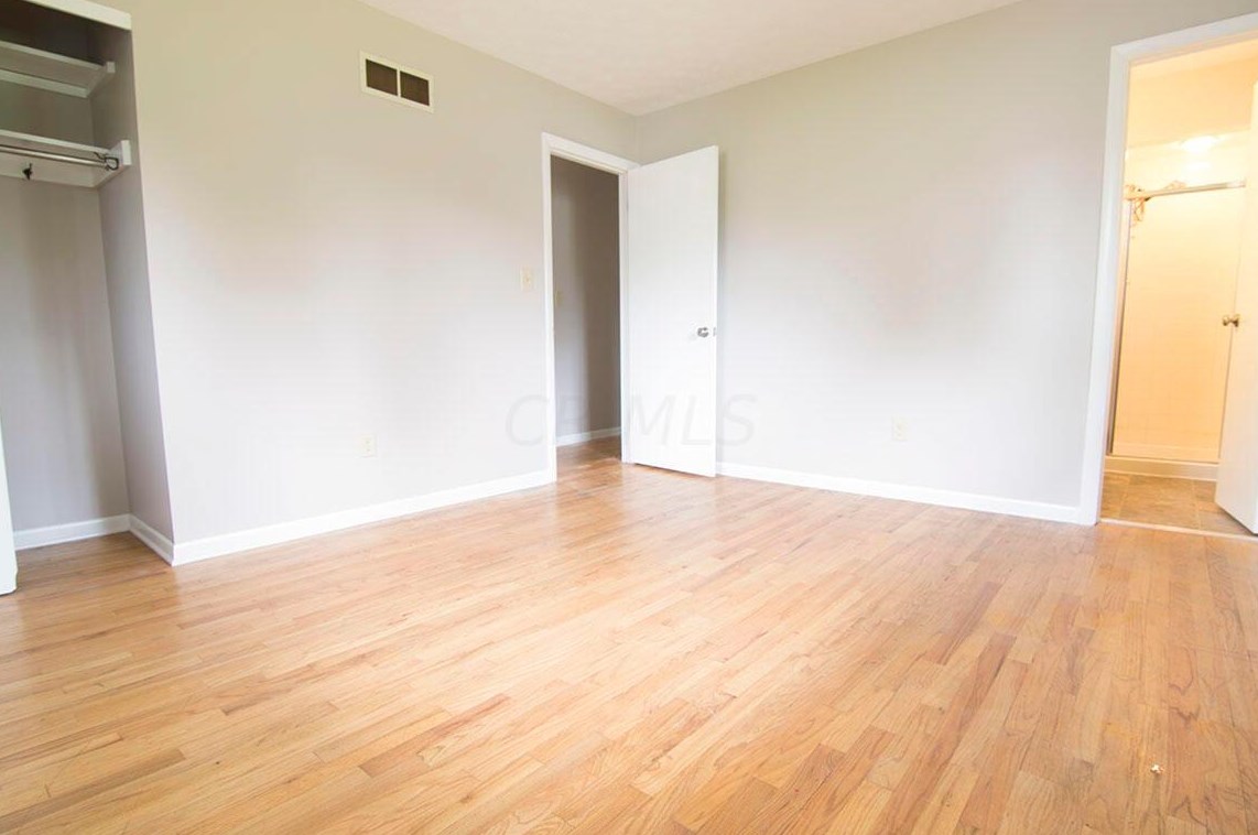 315 Rita Ct, Columbus OH 43213-1719 exterior