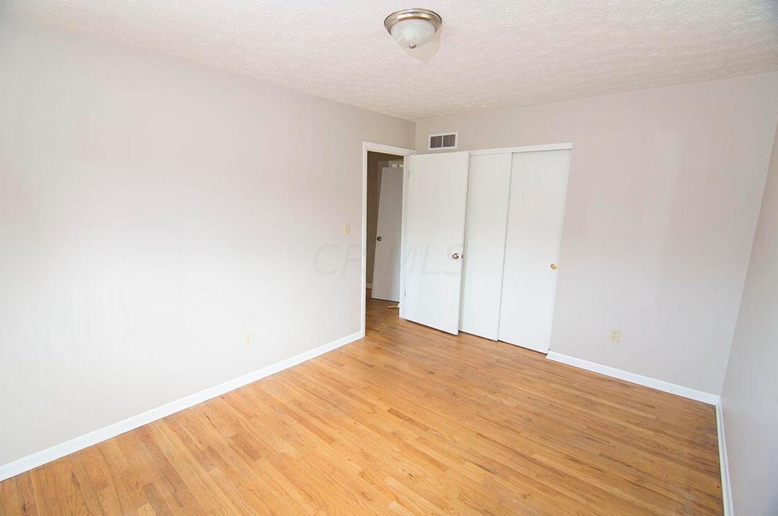 315 Rita Ct, Columbus OH 43213-1719 exterior