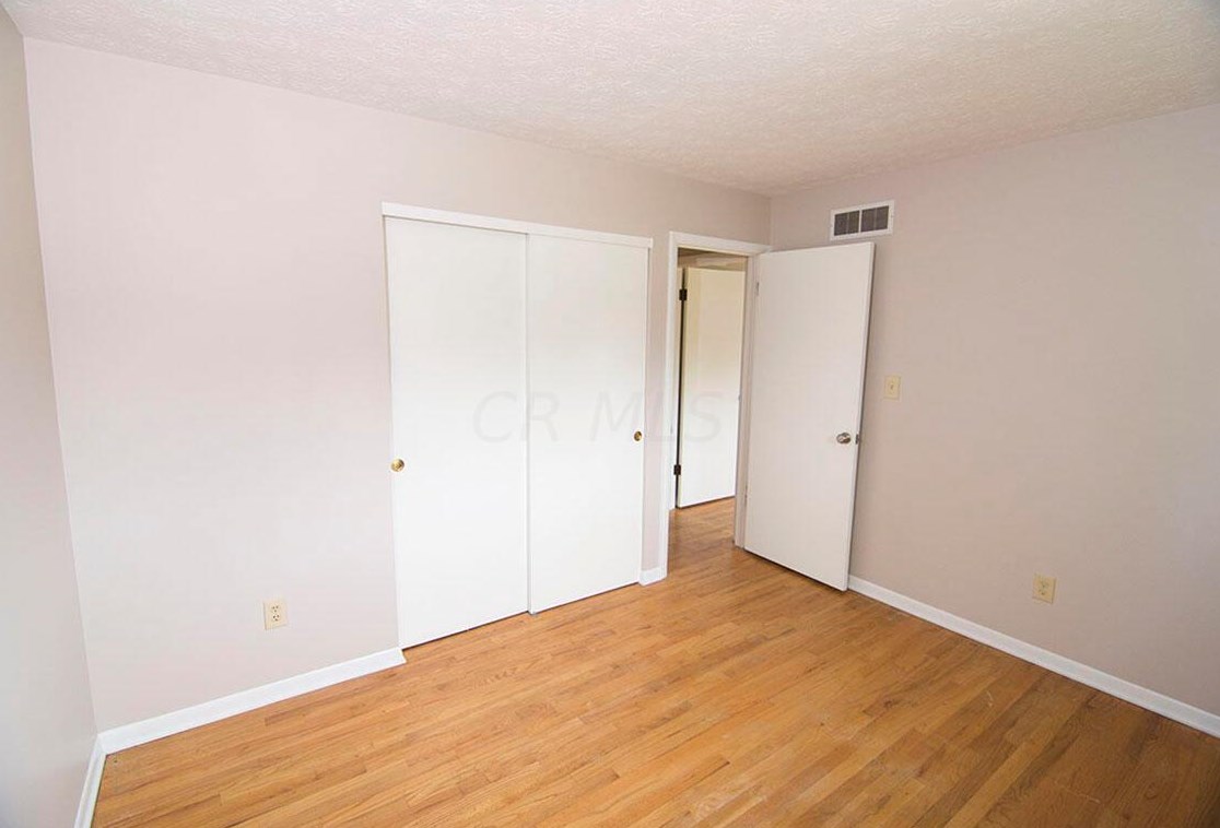 315 Rita Ct, Columbus OH 43213-1719 exterior