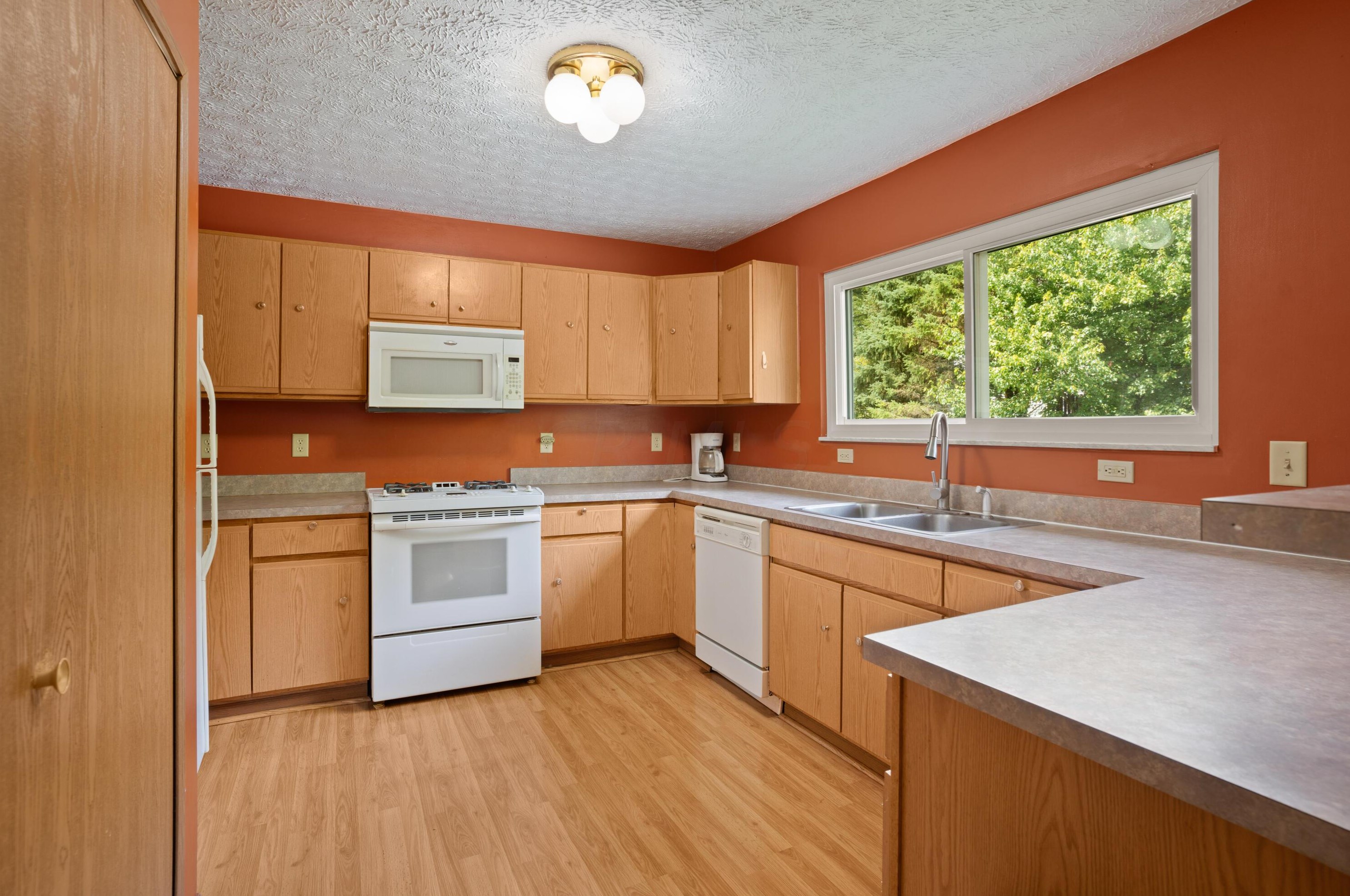 7521 Liberton Pl, Columbus OH 43085-5737 exterior