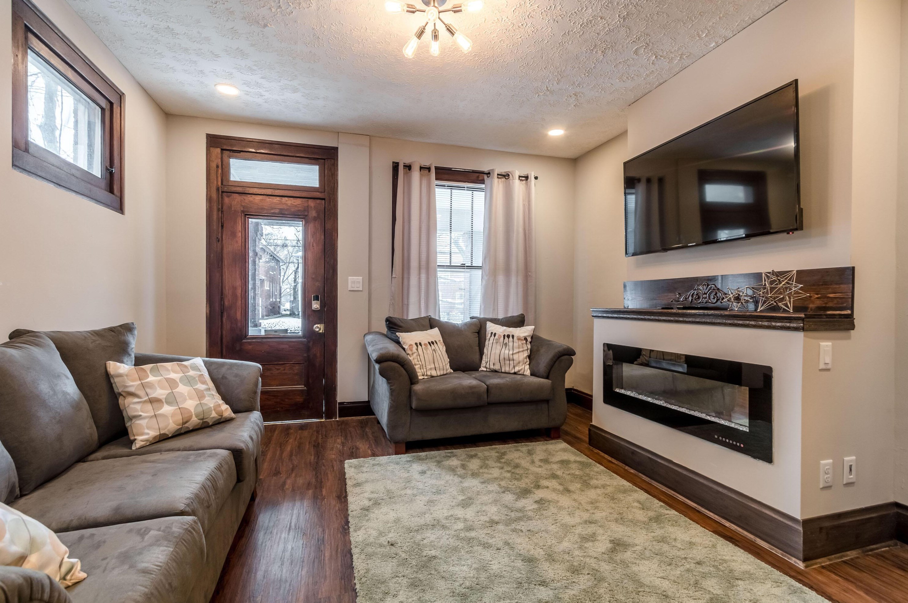 2061 4th St, Columbus OH 43201-1327 exterior