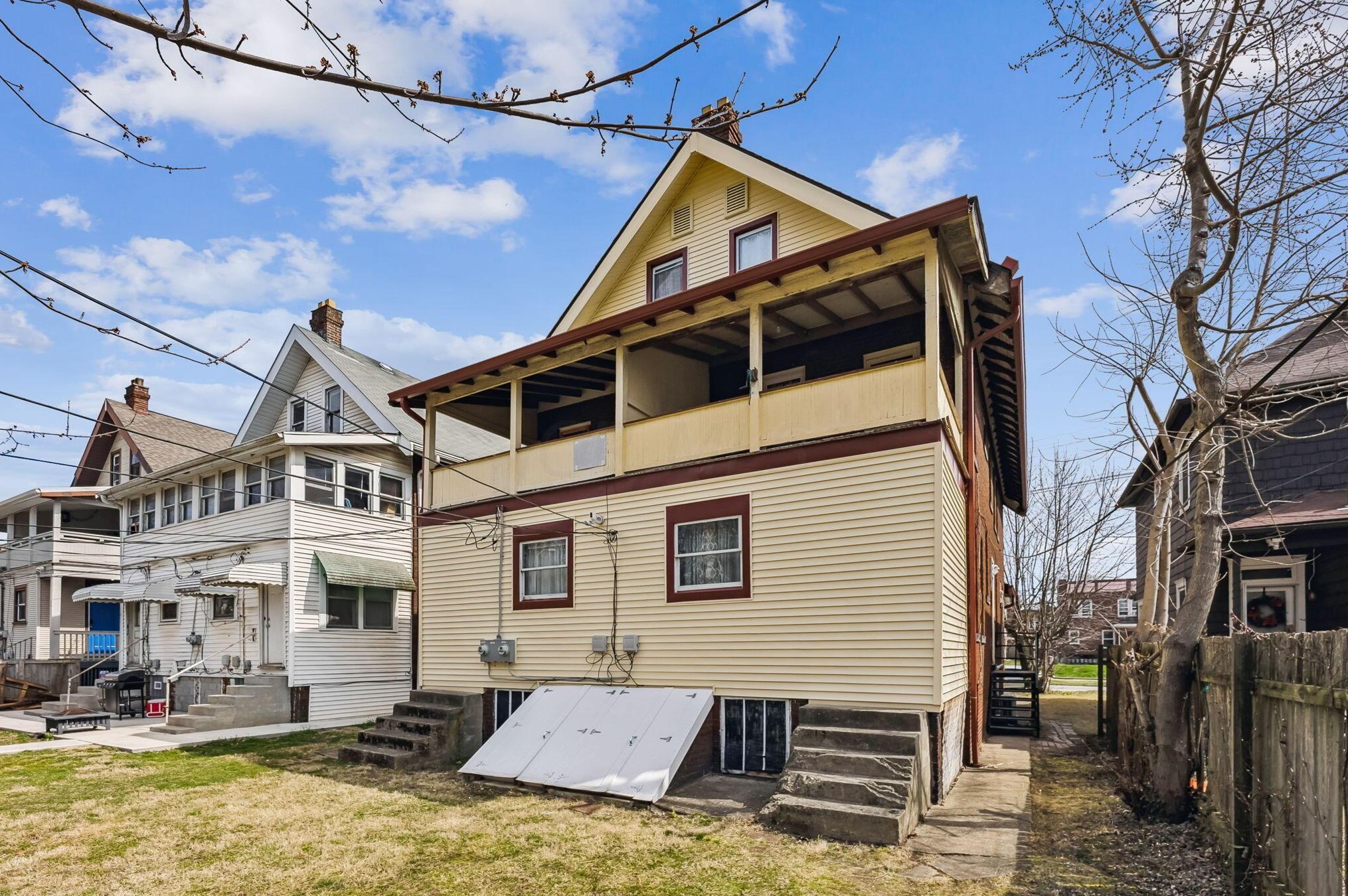 2061 4th St, Columbus OH 43201-1327 exterior