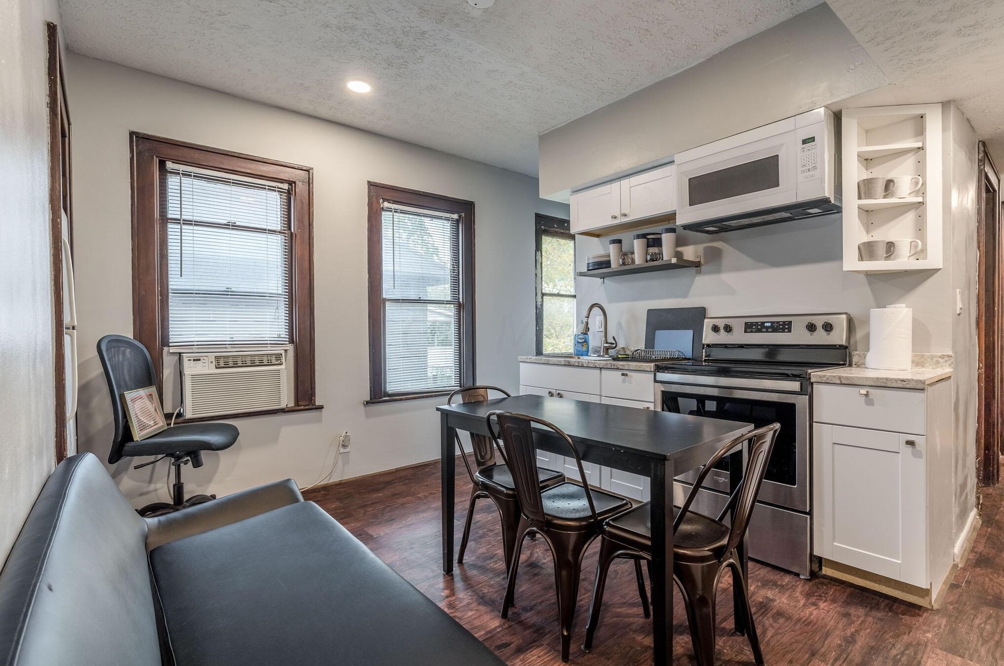 2061 4th St, Columbus OH 43201-1327 exterior