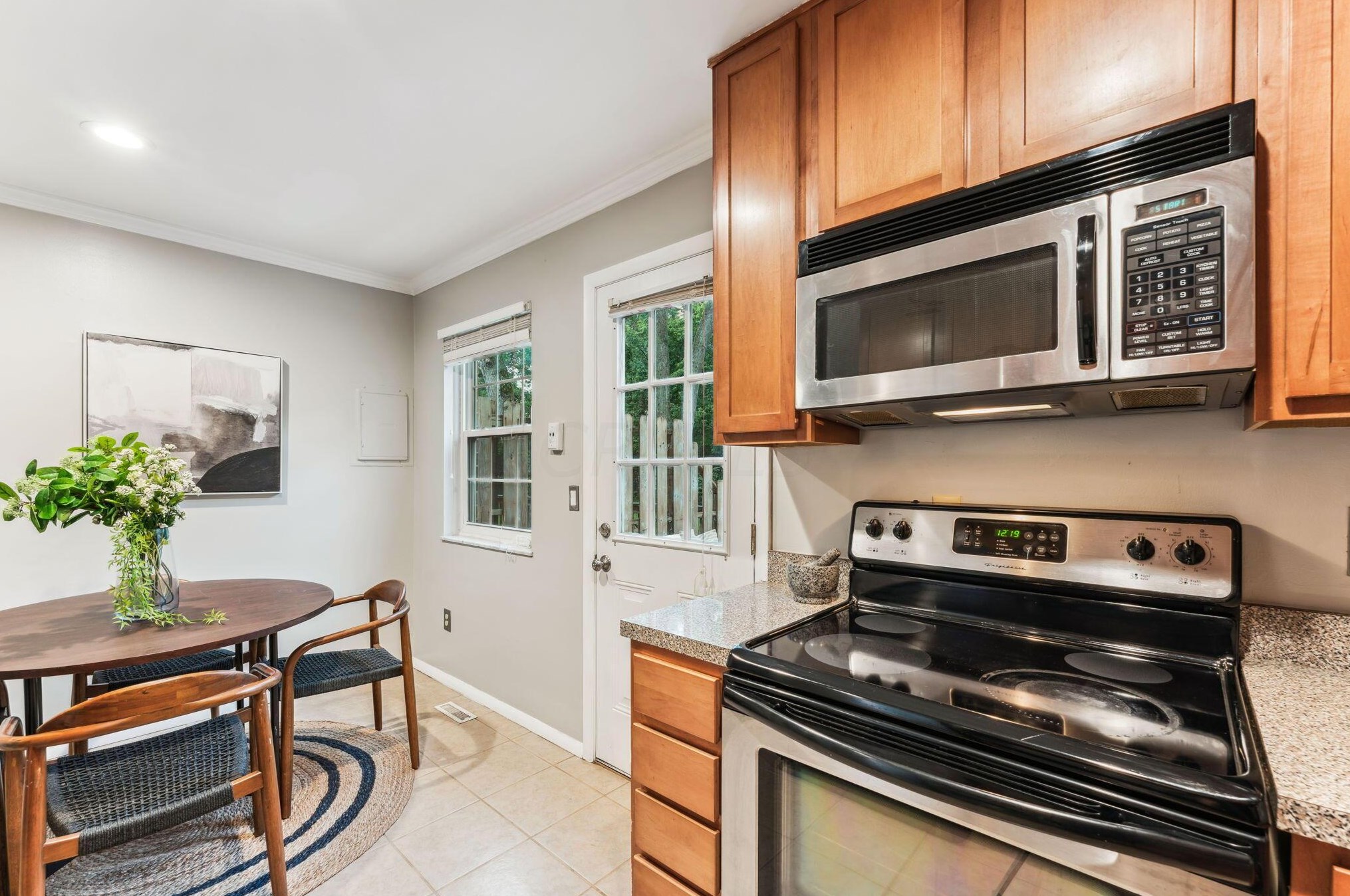 3048 Dorris Ave, Columbus OH 43202-1962 exterior