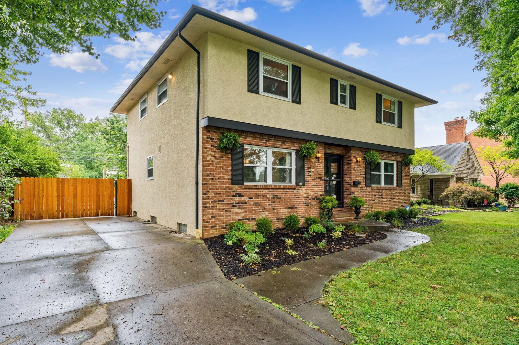 240 Eastmoor Blvd, Columbus OH  43209-2020 exterior