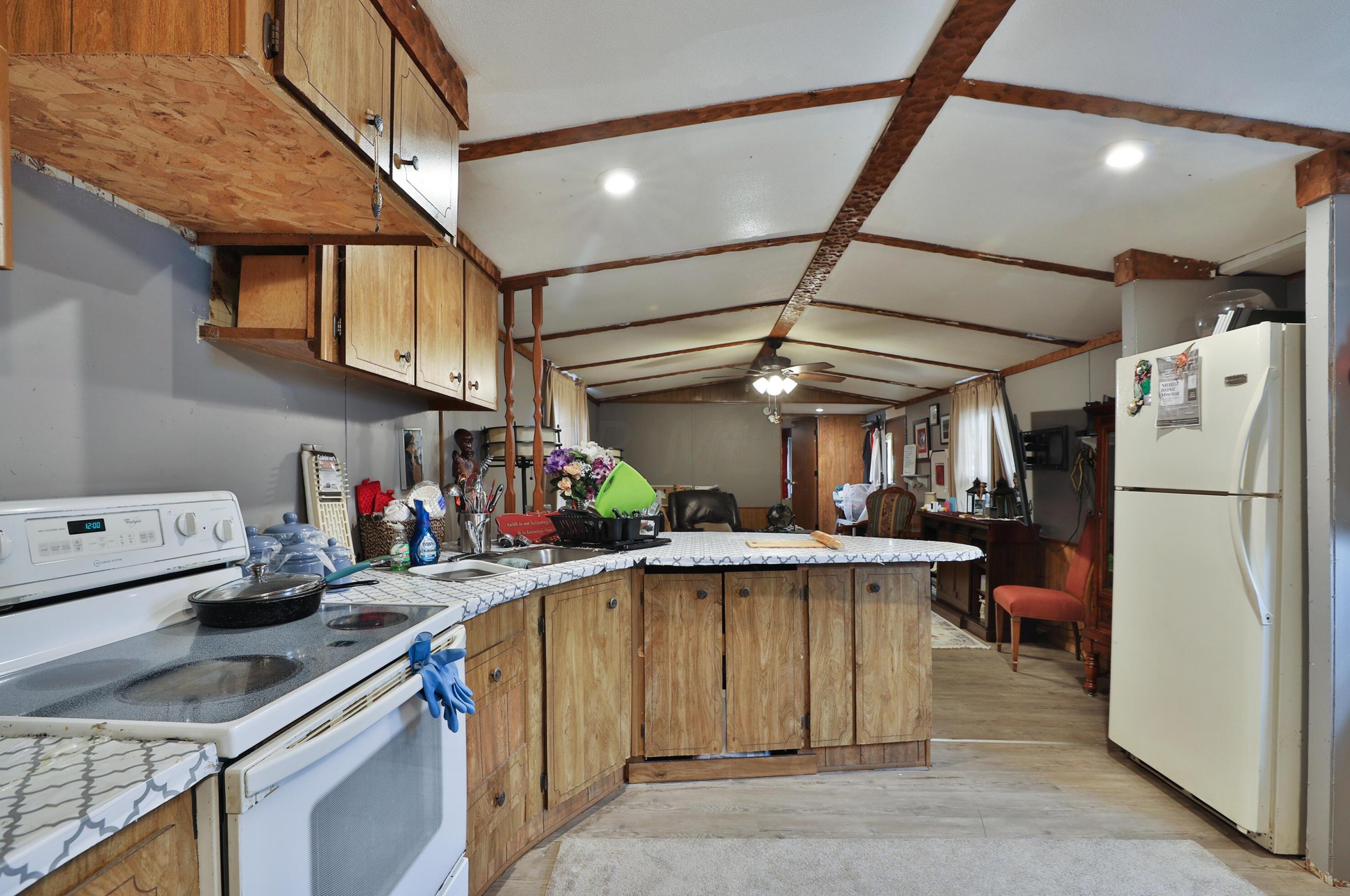 1598 Anchor Dr, Columbus OH 43207-1501 exterior