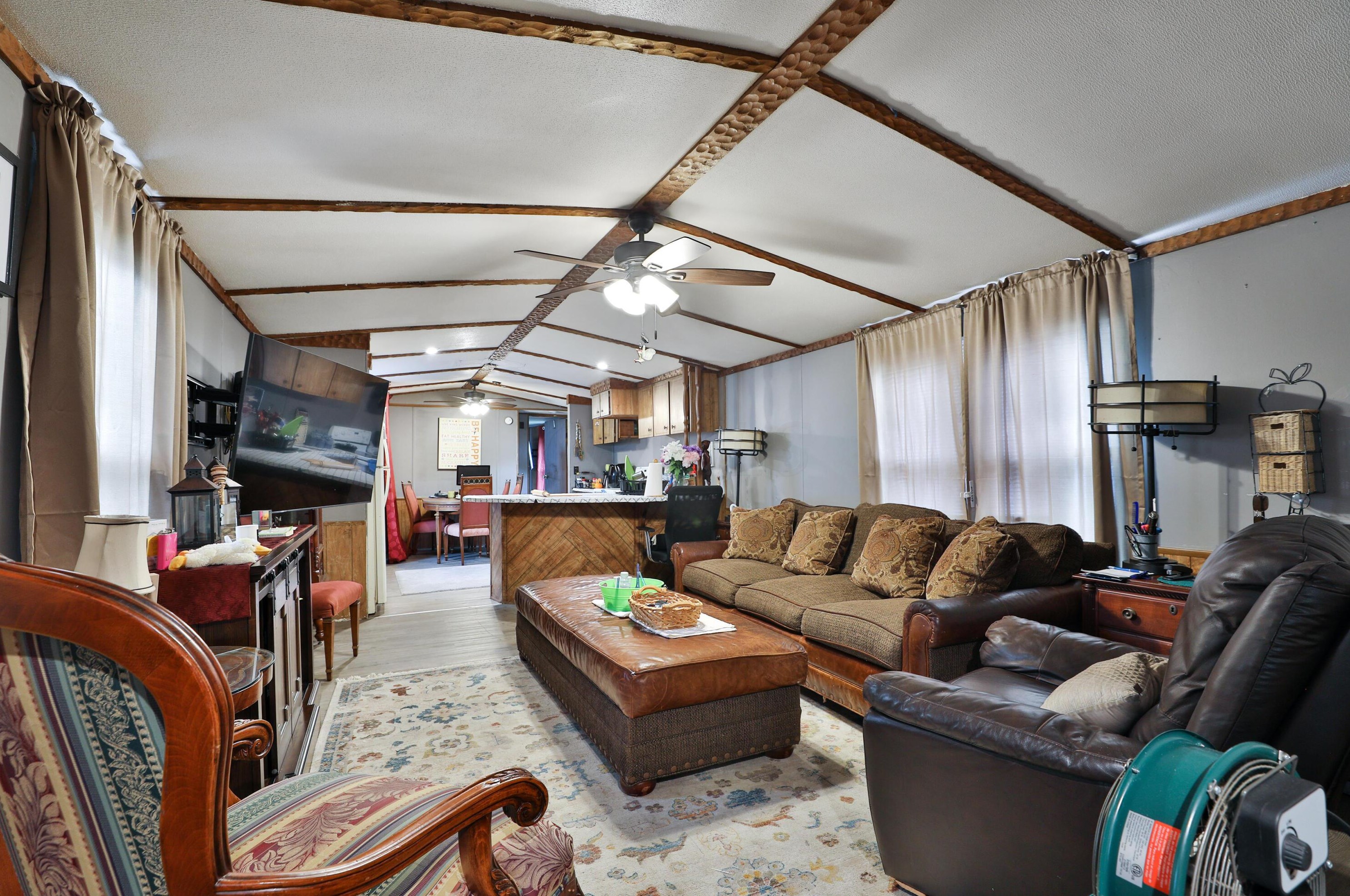 1598 Anchor Dr, Columbus OH 43207-1501 exterior