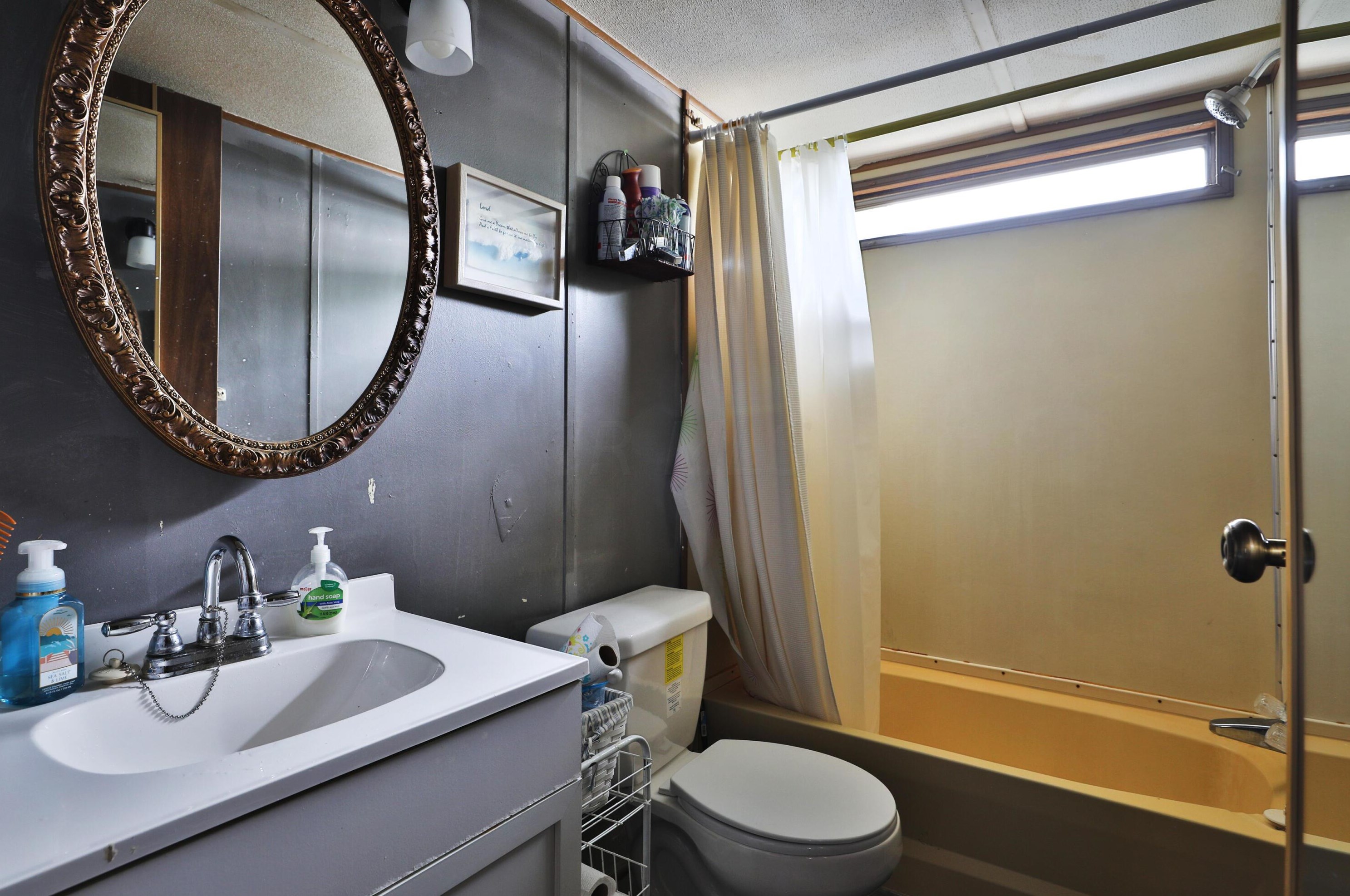 1598 Anchor Dr, Columbus OH 43207-1501 exterior