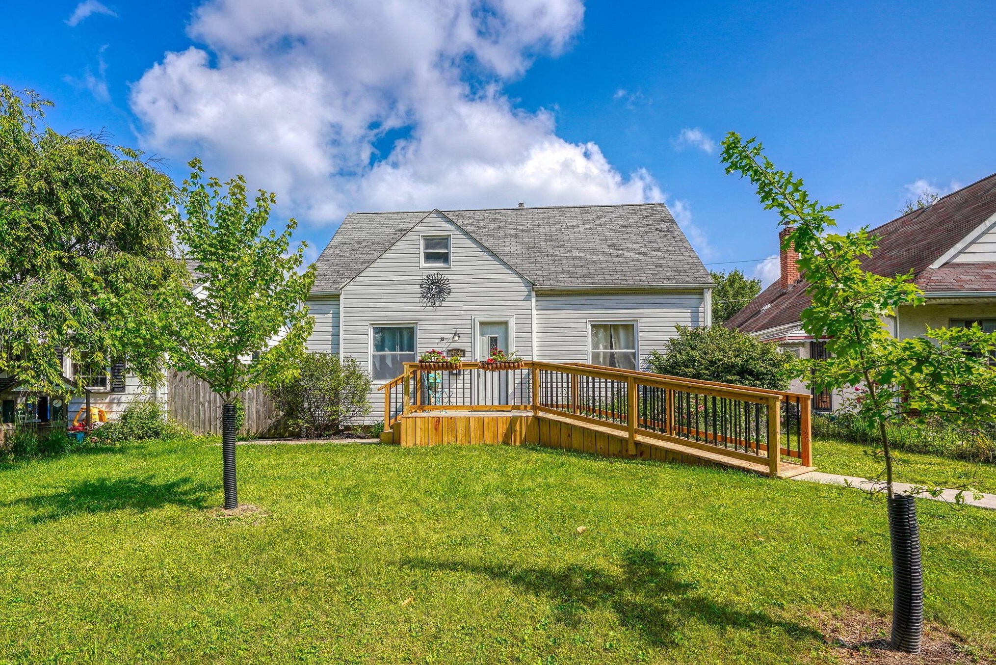 484 Jeffrey Pl, Columbus OH 43214-1702 exterior