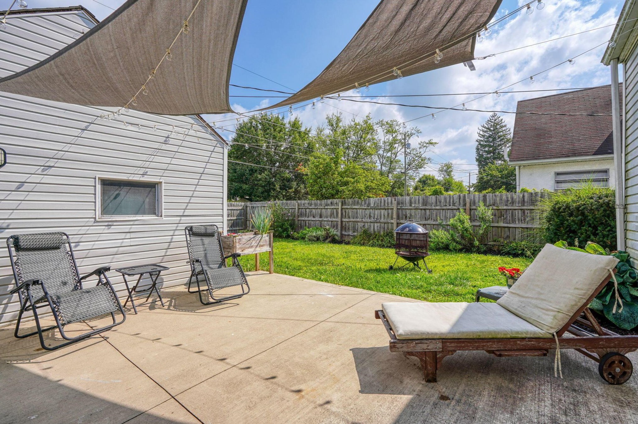 484 Jeffrey Pl, Columbus OH 43214-1702 exterior