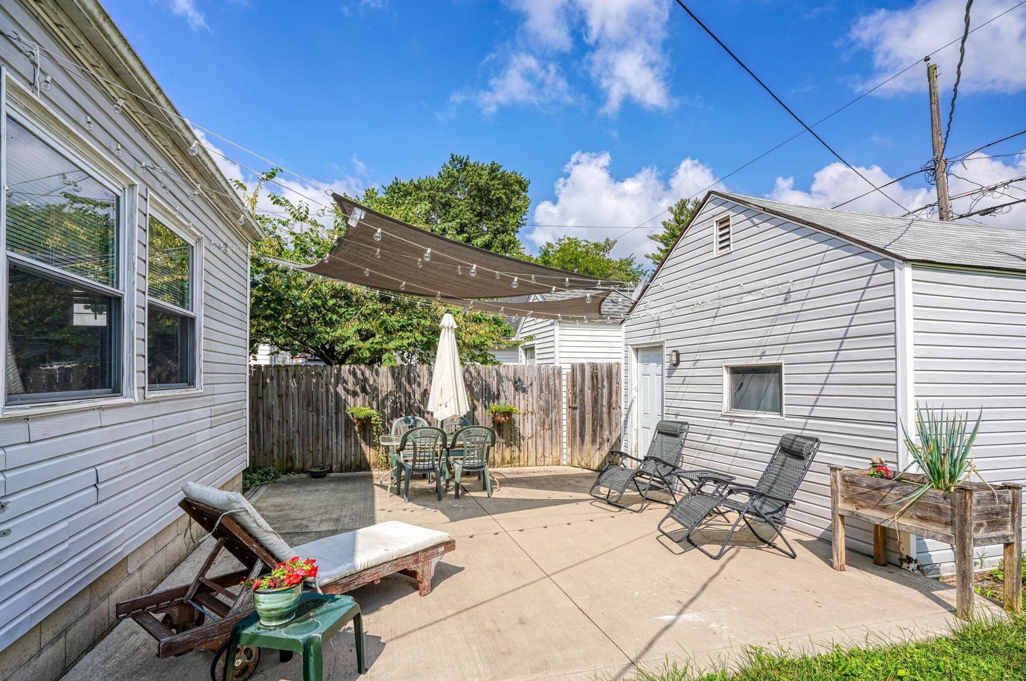 484 Jeffrey Pl, Columbus OH 43214-1702 exterior