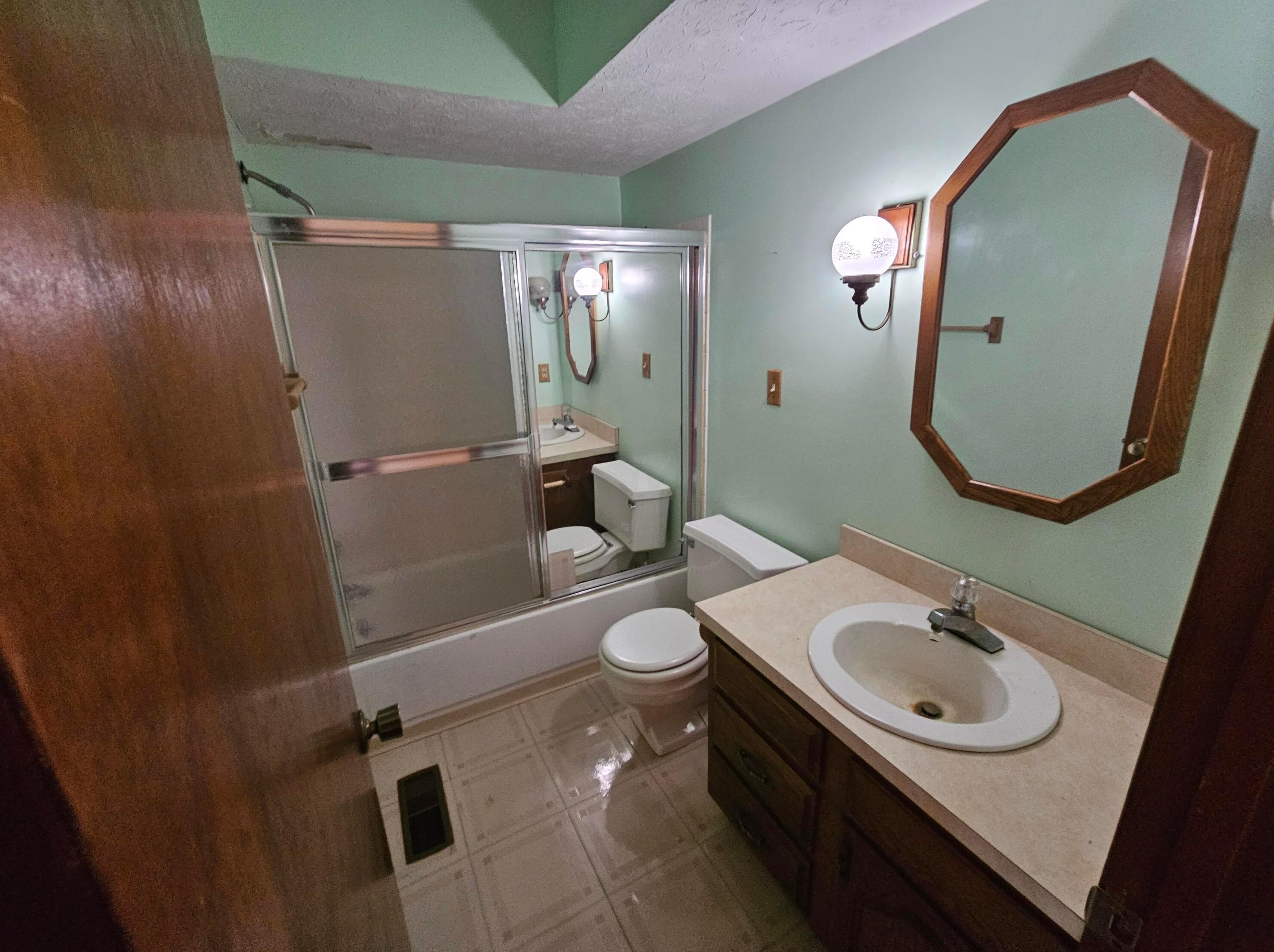 3548 Hamilton Rd, Columbus OH 43213-1307 exterior