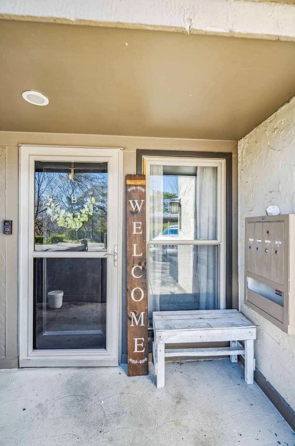 1253 Lake Shore Dr, Columbus OH 43204-4845 exterior