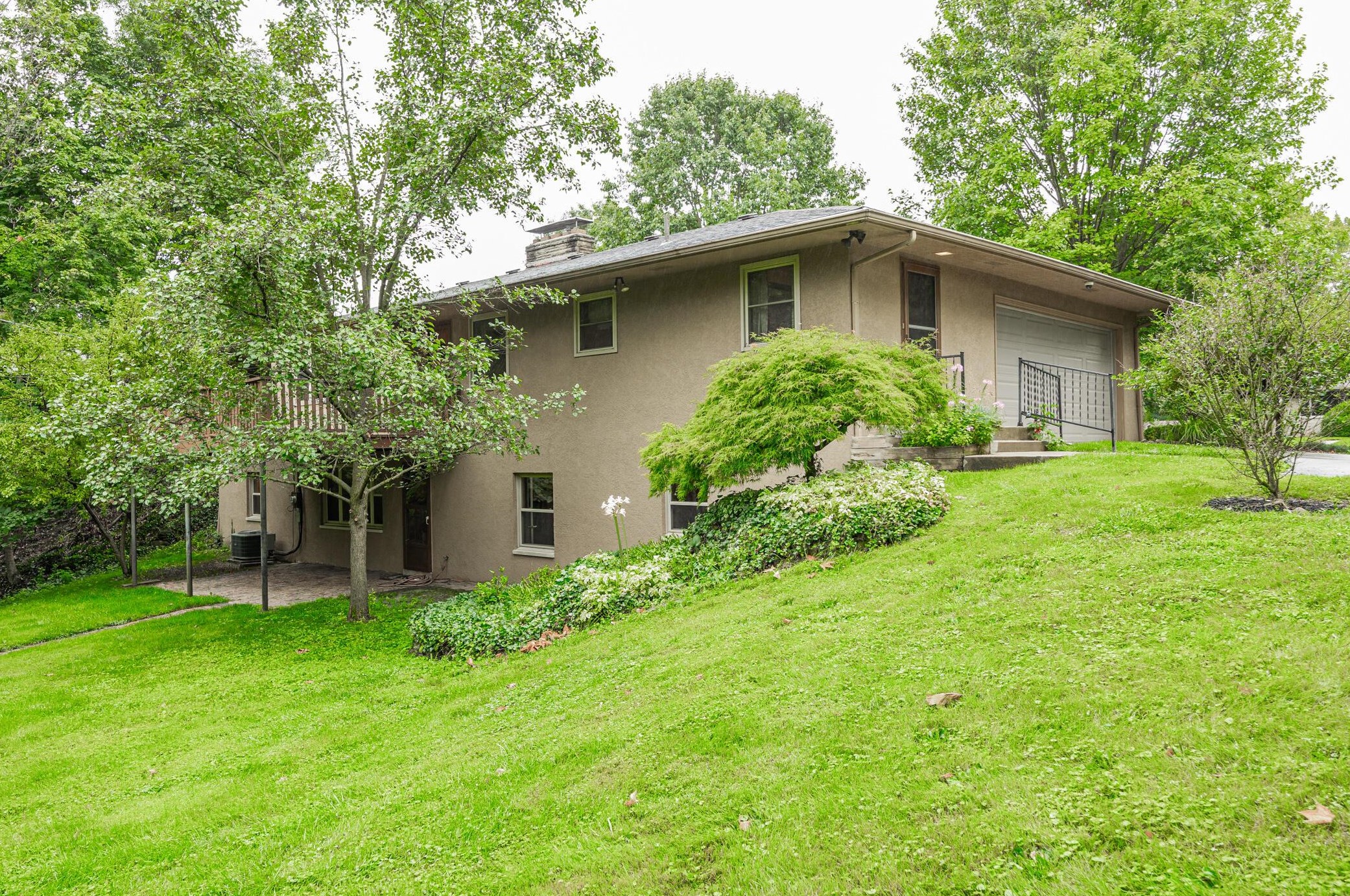 400 Schreyer Pl, Columbus OH 43214-2213 exterior