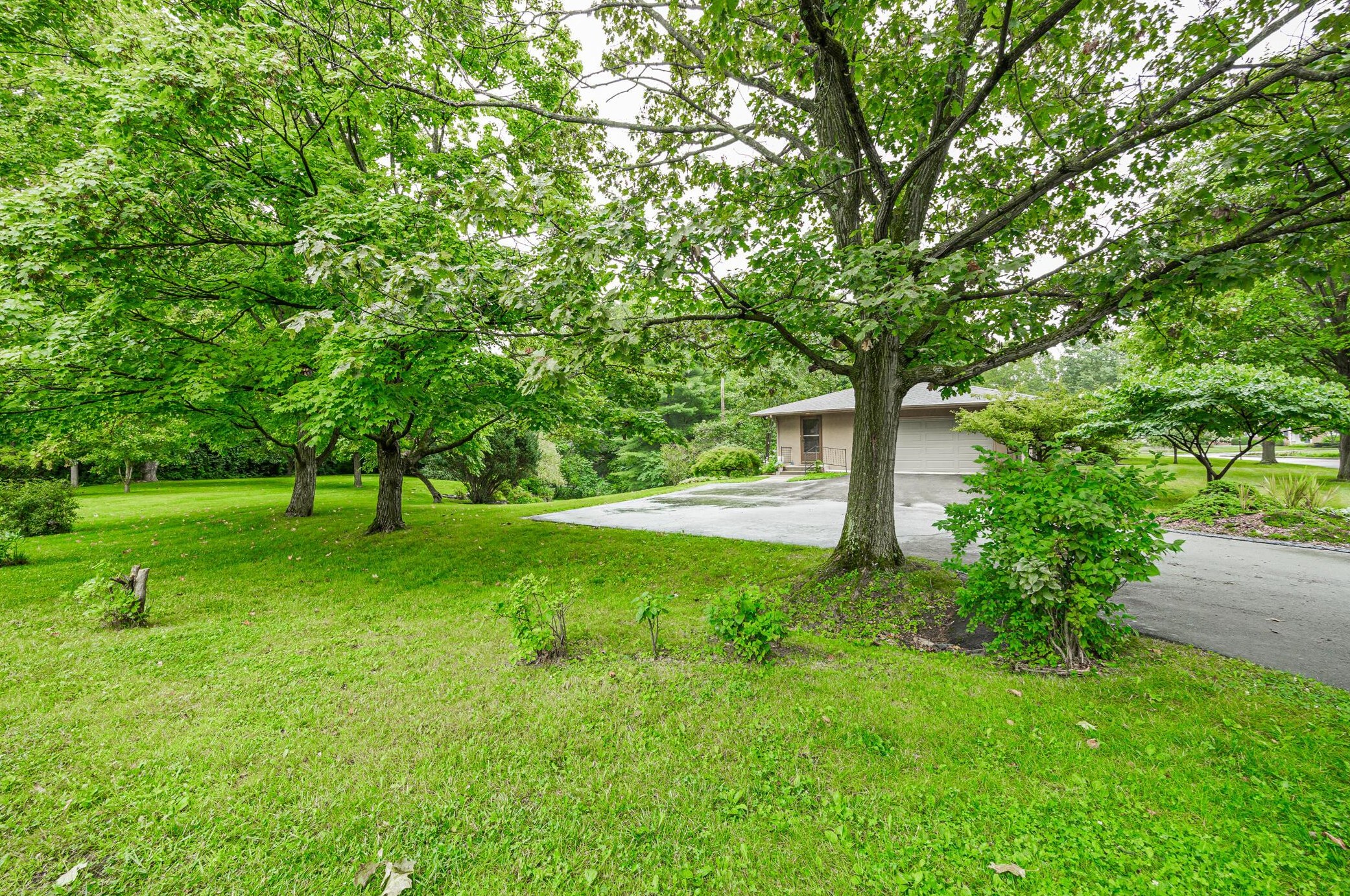 400 Schreyer Pl, Columbus OH 43214-2213 exterior