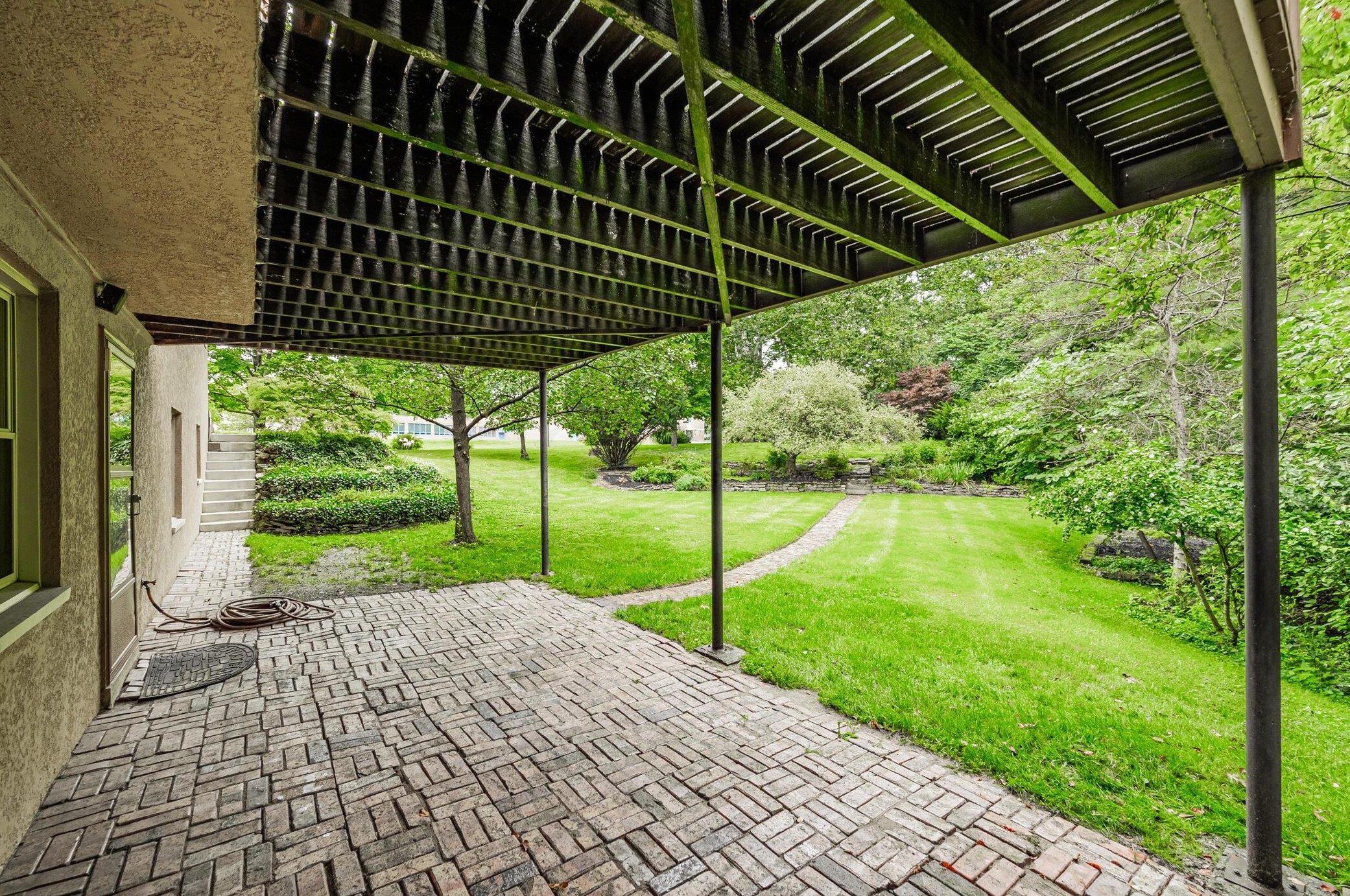 400 Schreyer Pl, Columbus OH 43214-2213 exterior