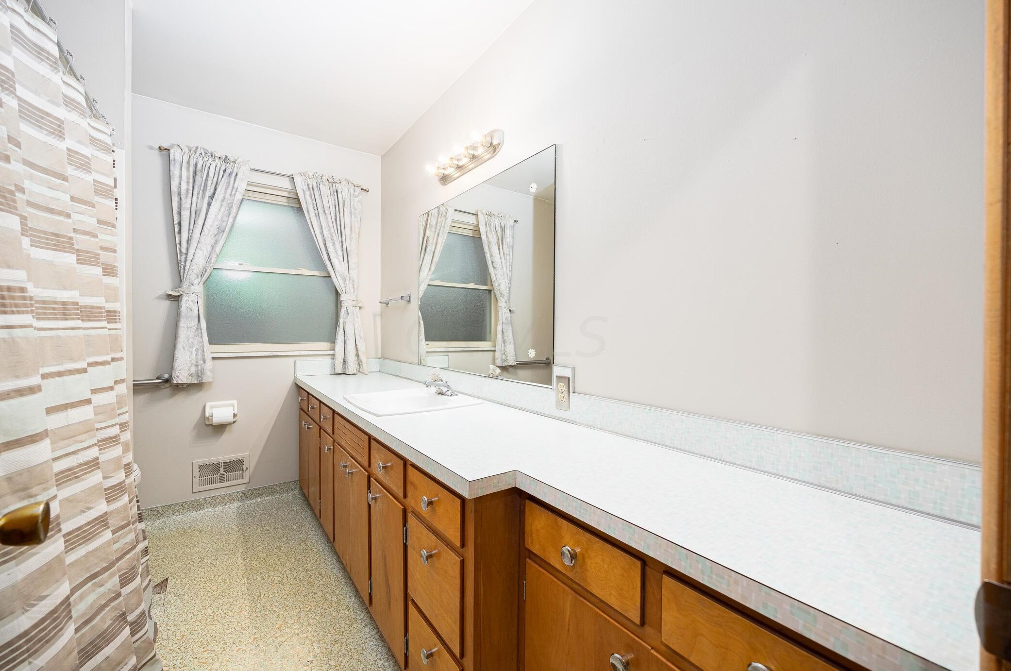 400 Schreyer Pl, Columbus OH 43214-2213 exterior