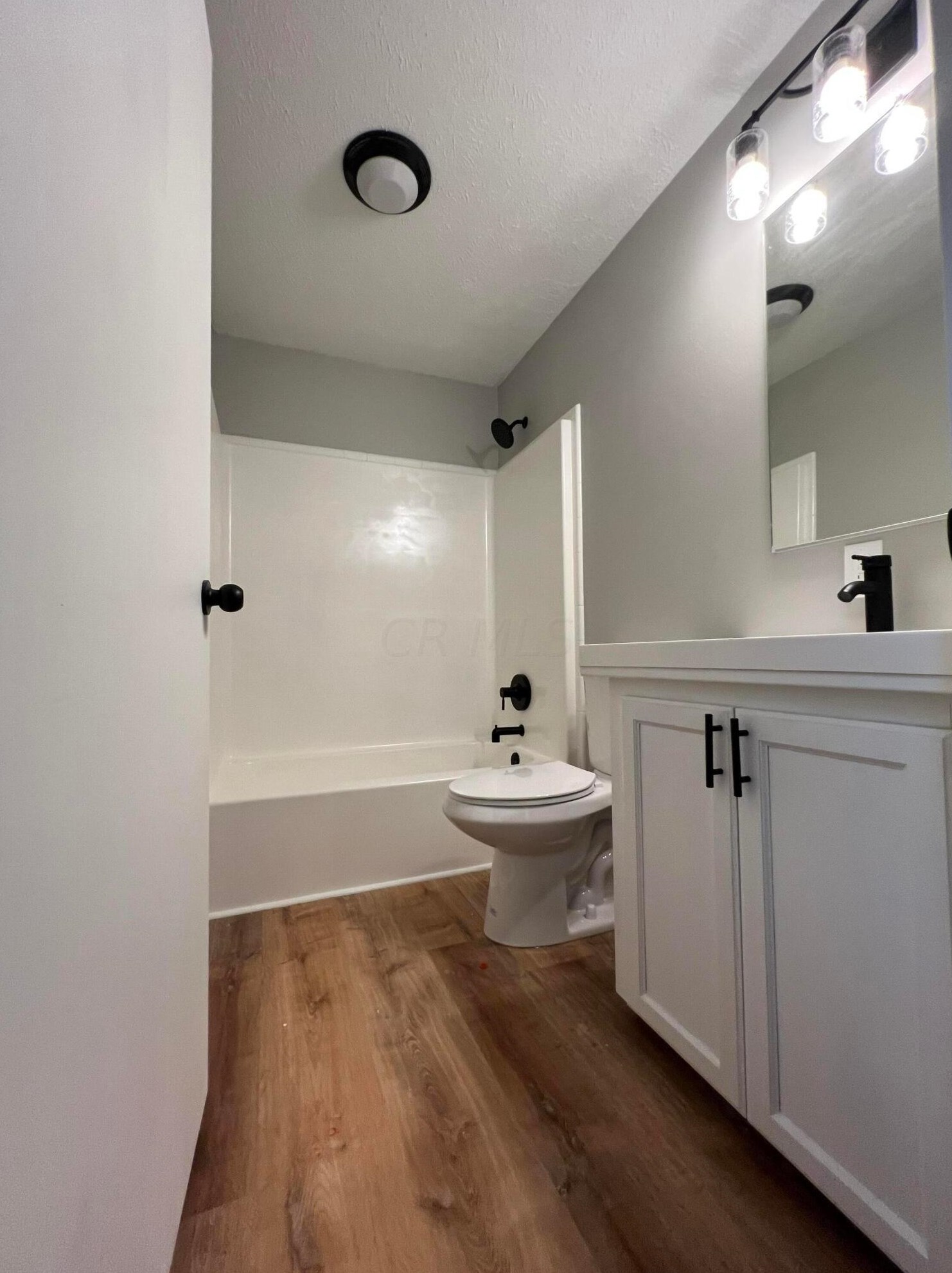 828 Hilock Rd, Columbus OH 43207-3173 exterior