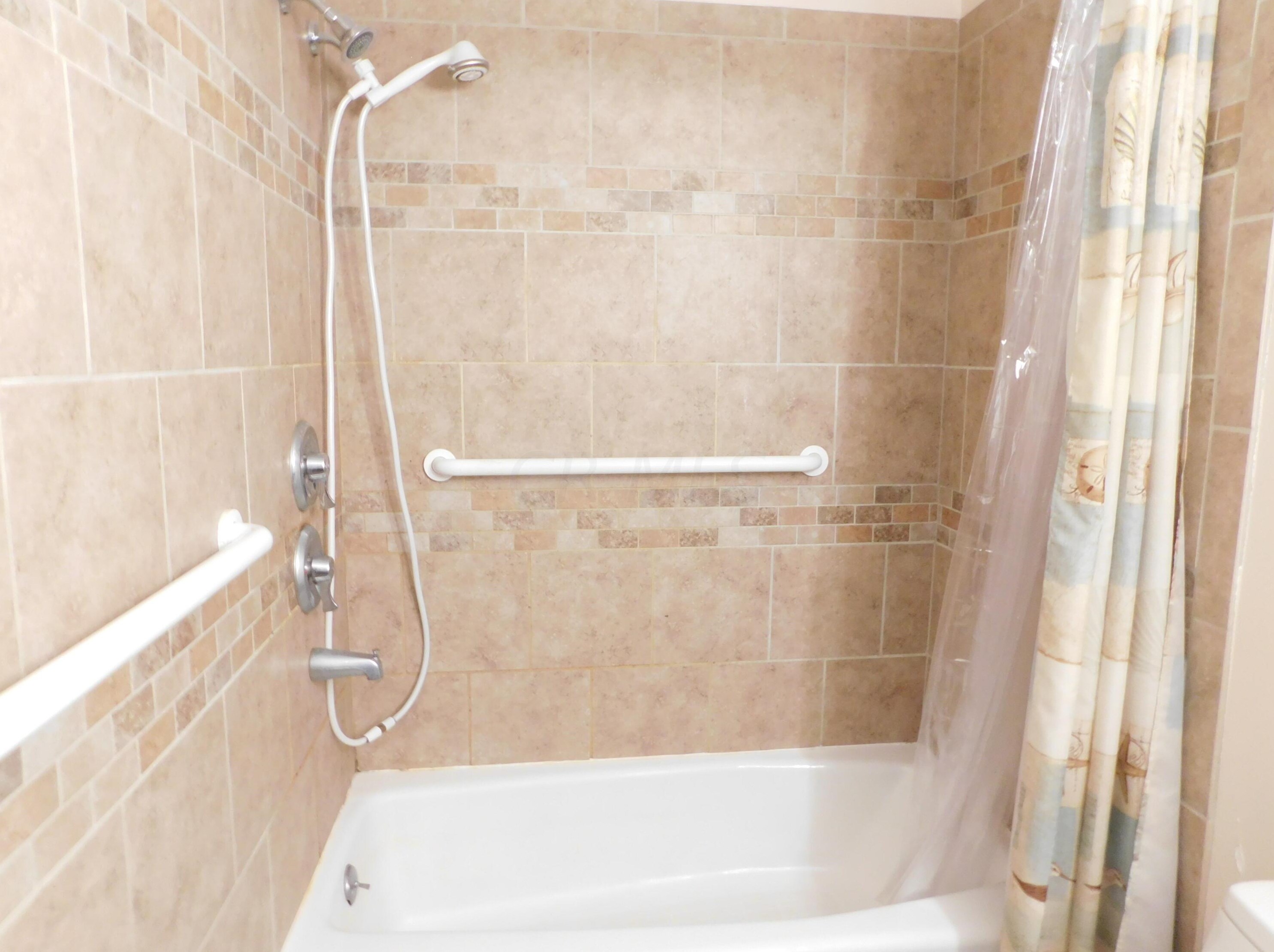 2213 Noe Bixby Rd, Columbus OH 43232-4100 exterior