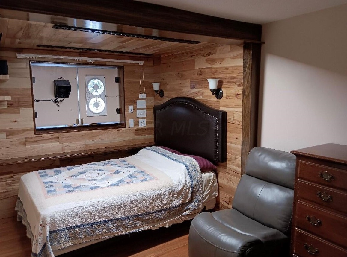 2213 Noe Bixby Rd, Columbus OH 43232-4100 exterior