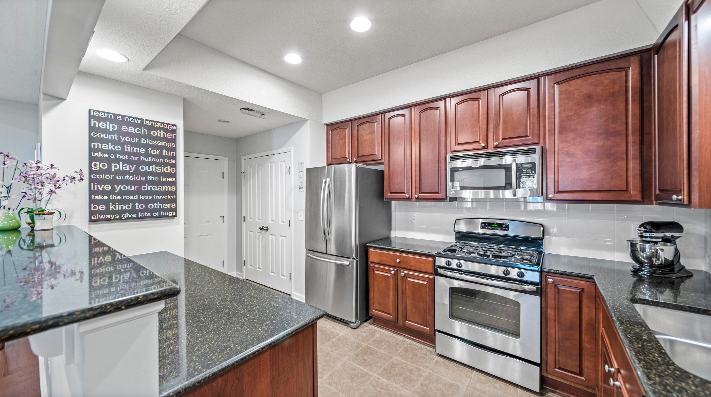 373 Cover Pl, Columbus OH 43235-6452 exterior