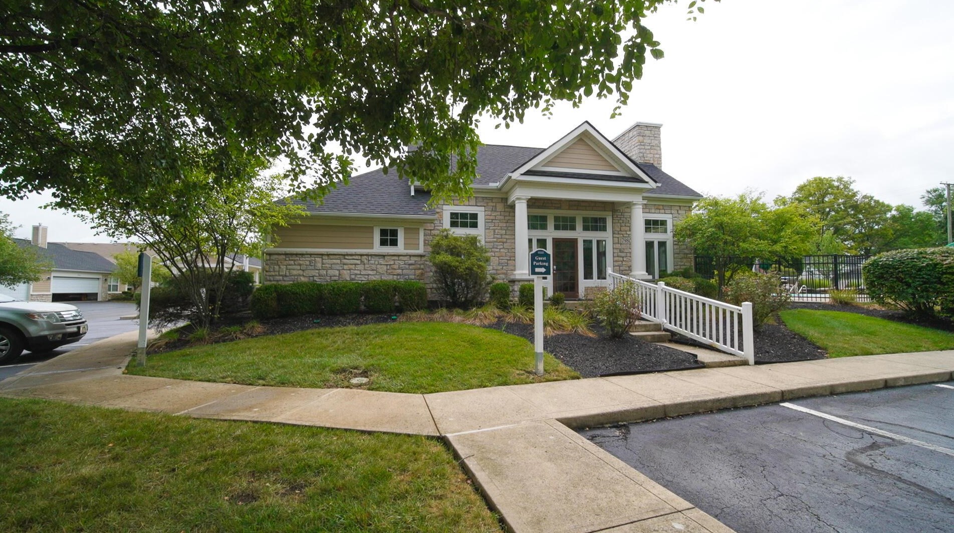 373 Cover Pl, Columbus OH 43235-6452 exterior