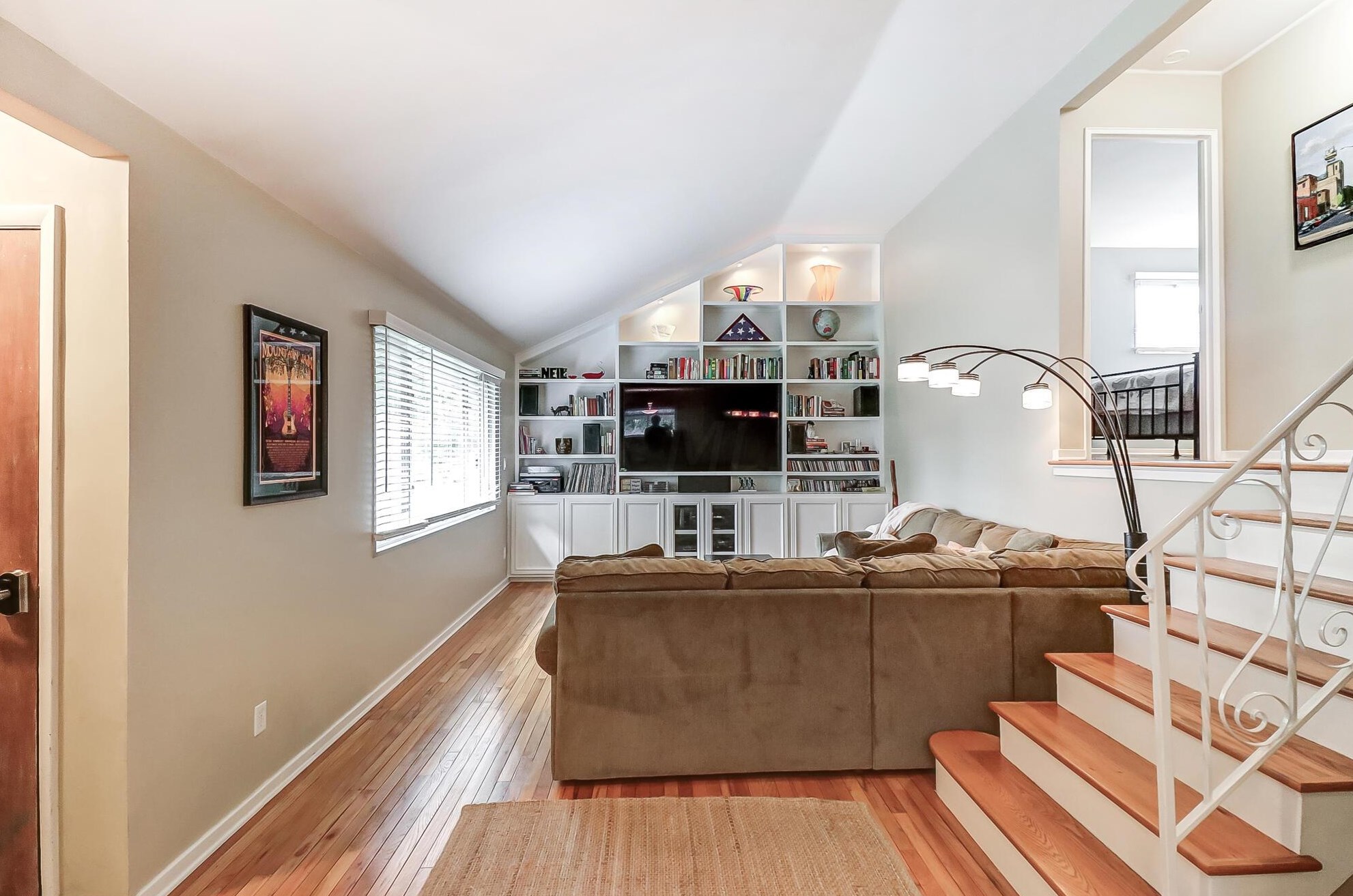 881 Bricker Blvd, Columbus OH 43221-1679 exterior