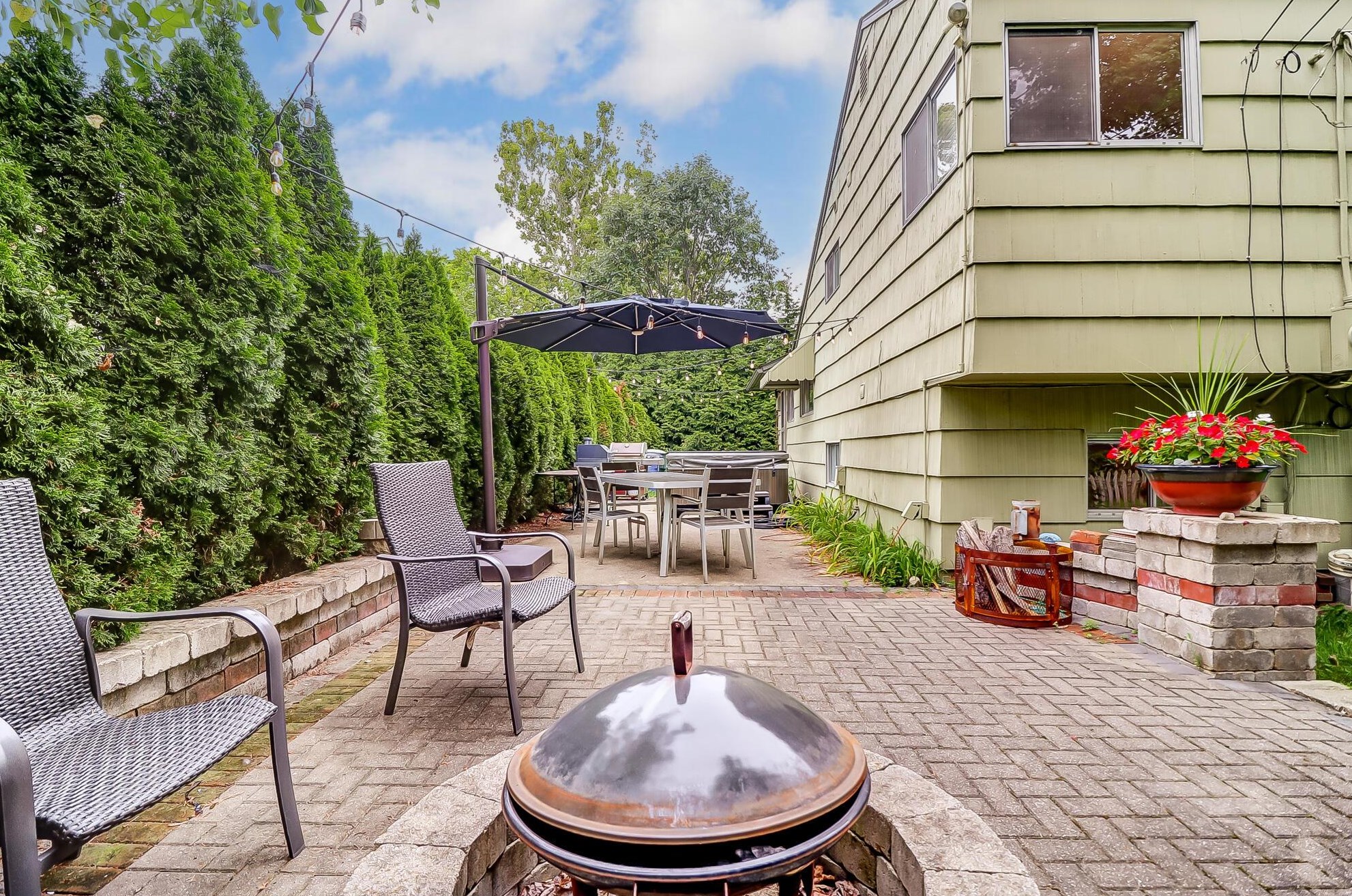 881 Bricker Blvd, Columbus OH 43221-1679 exterior