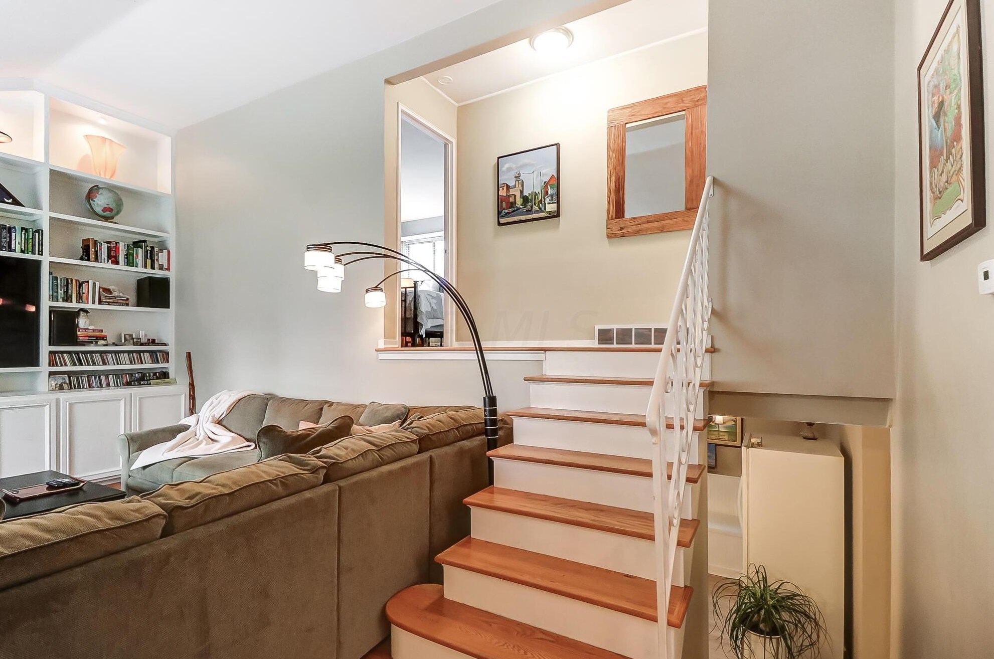 881 Bricker Blvd, Columbus OH 43221-1679 exterior