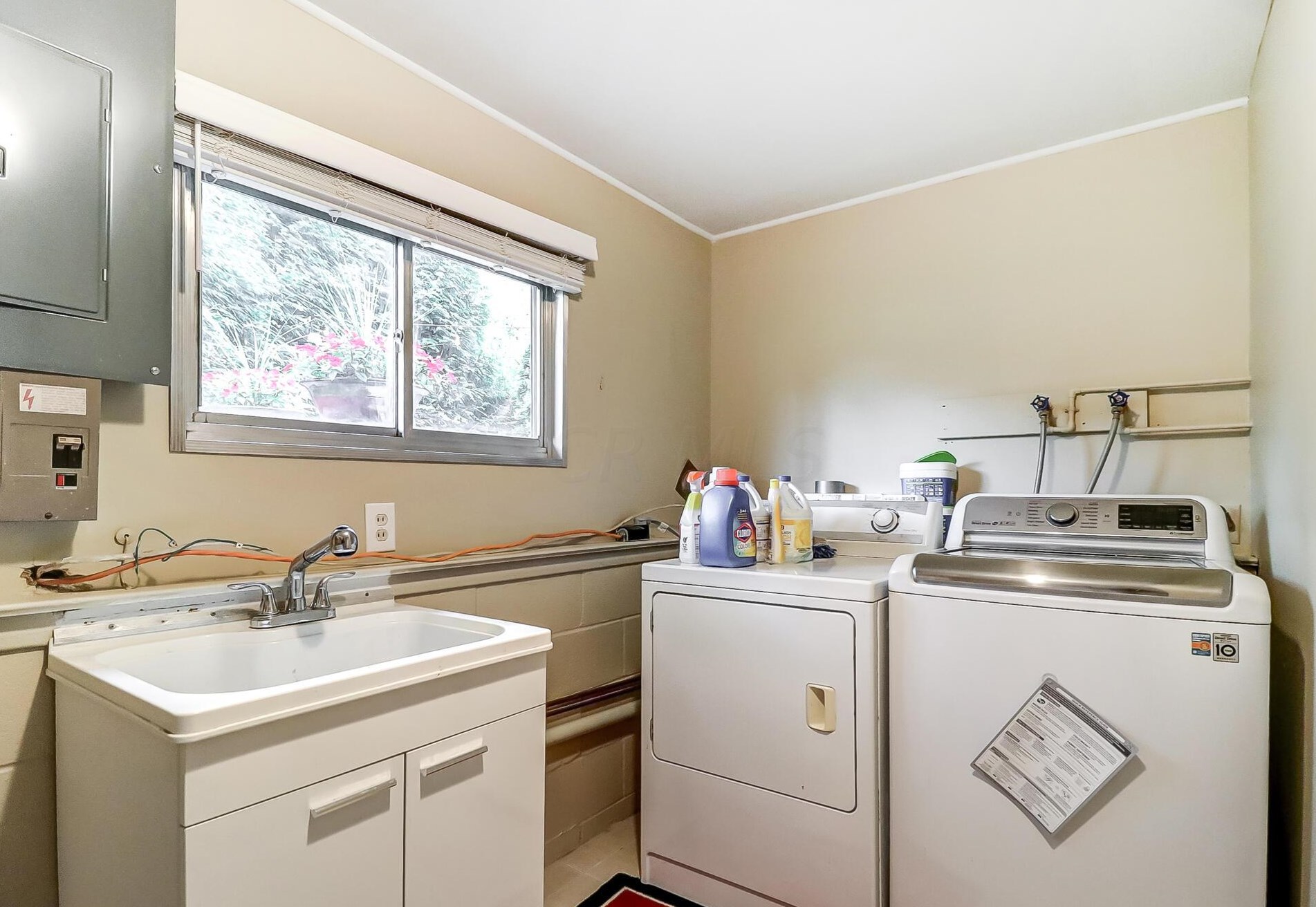 881 Bricker Blvd, Columbus OH 43221-1679 exterior