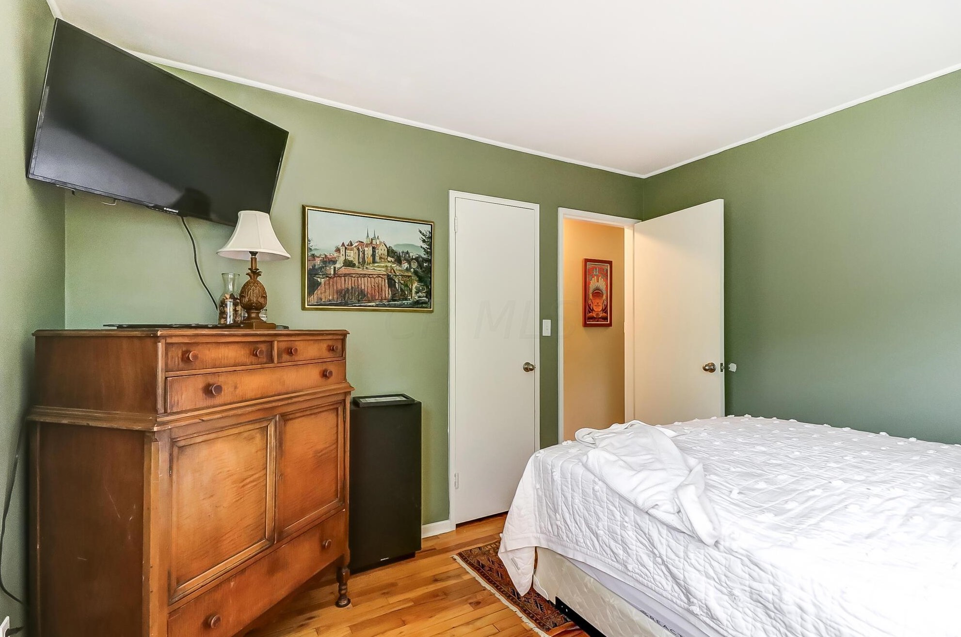 881 Bricker Blvd, Columbus OH 43221-1679 exterior