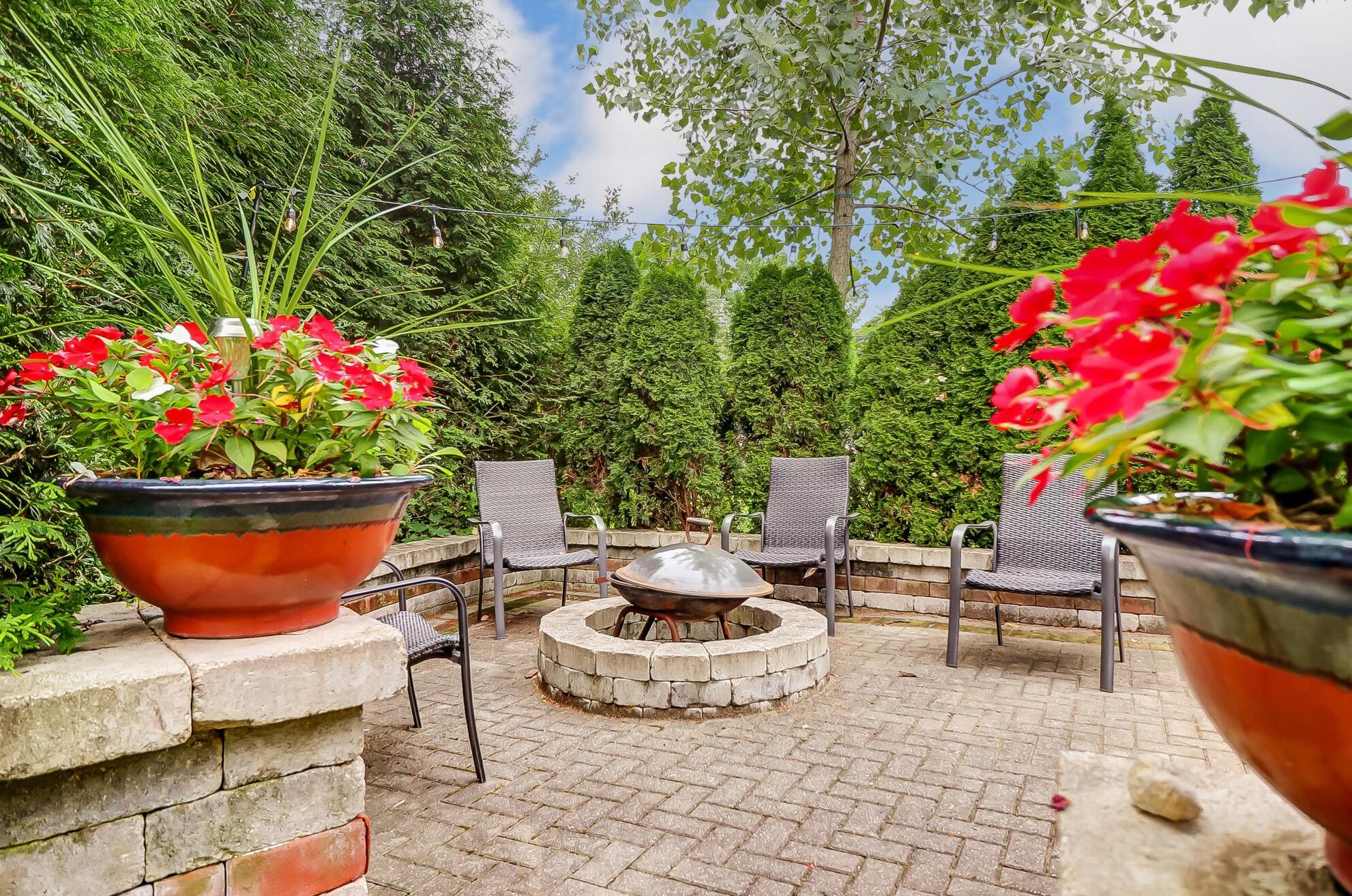 881 Bricker Blvd, Columbus OH 43221-1679 exterior