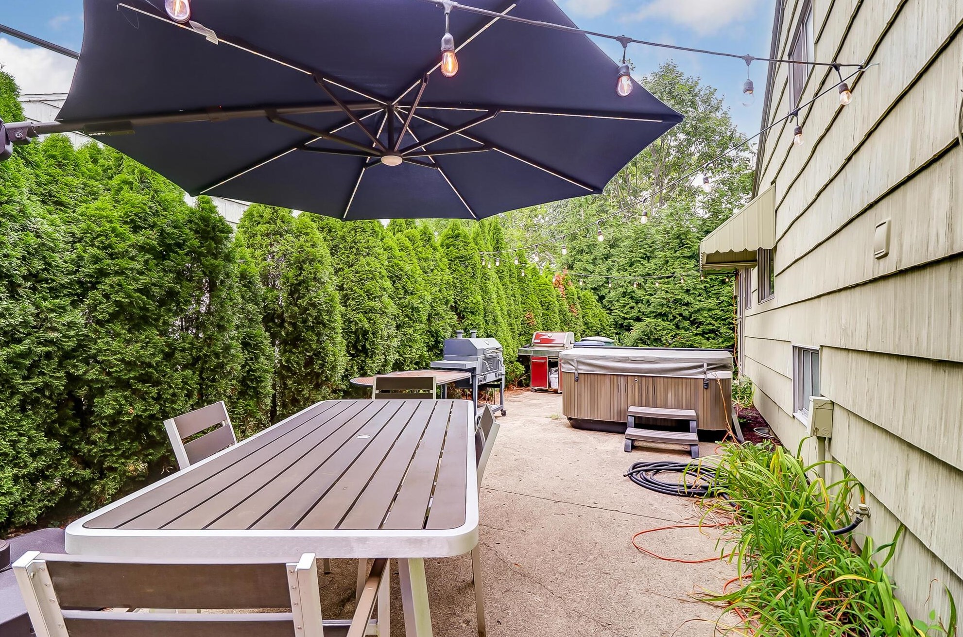 881 Bricker Blvd, Columbus OH 43221-1679 exterior