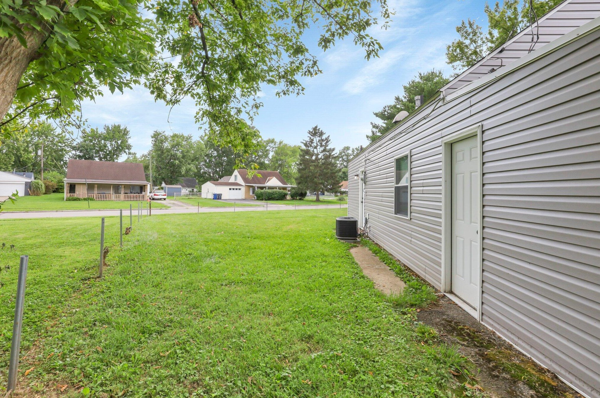 792 Exeter Rd, Columbus OH 43213-2423 exterior