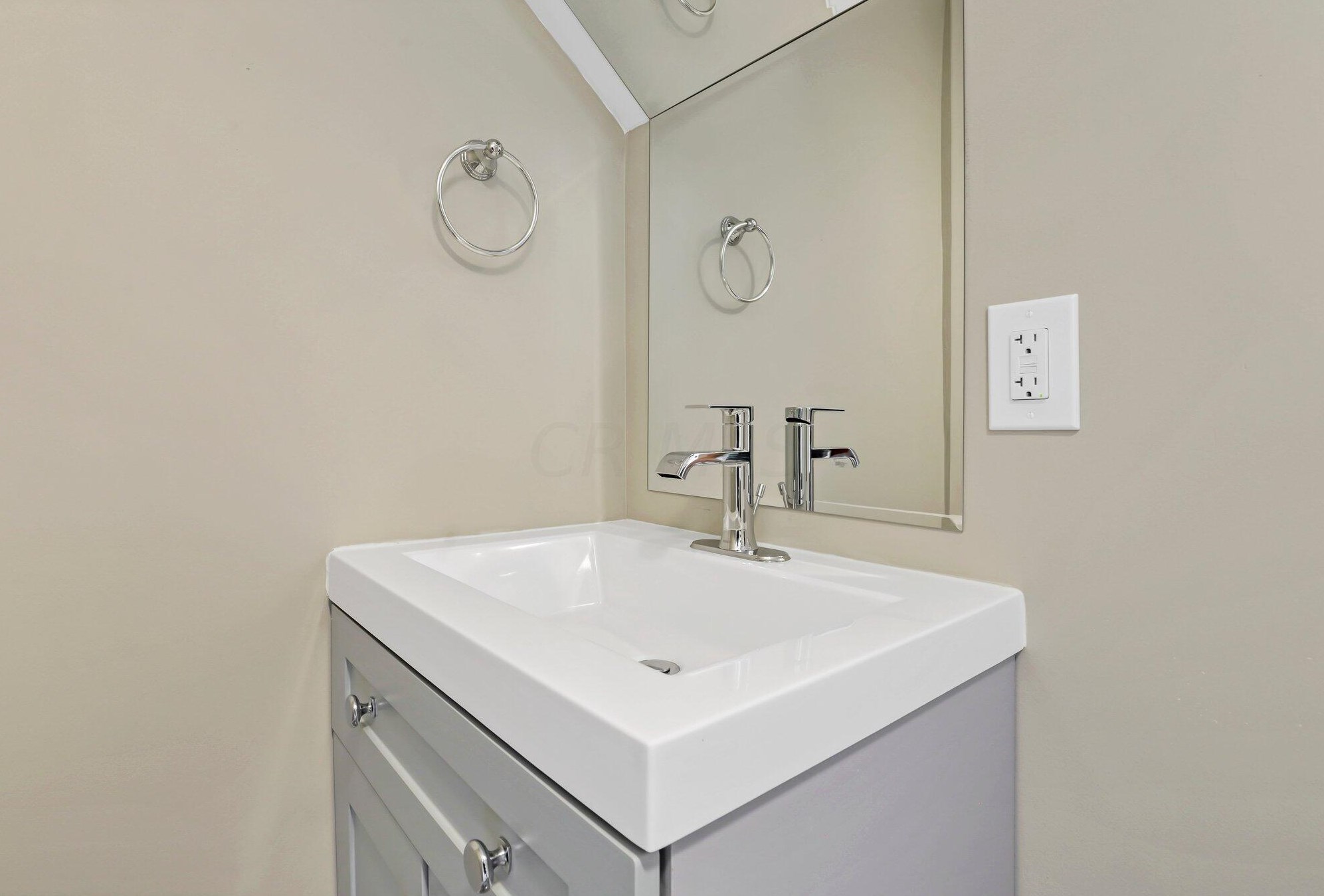 792 Exeter Rd, Columbus OH 43213-2423 exterior