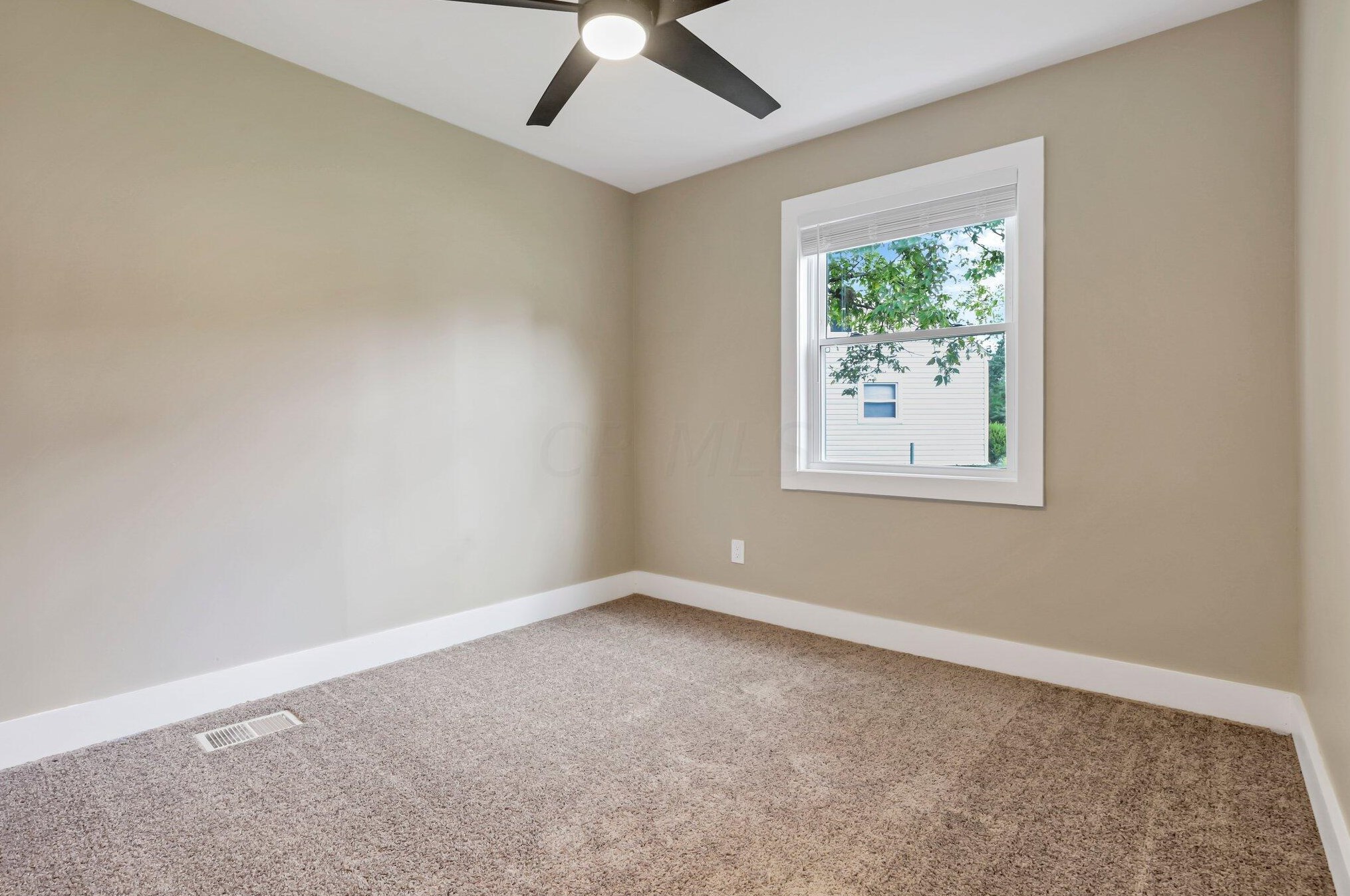 792 Exeter Rd, Columbus OH 43213-2423 exterior