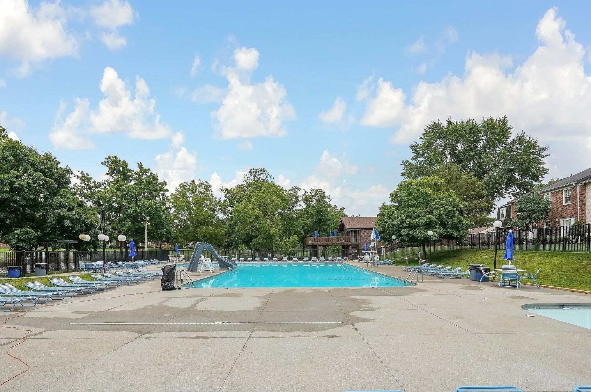 494 Pamlico St, Columbus OH  43228-2553 exterior