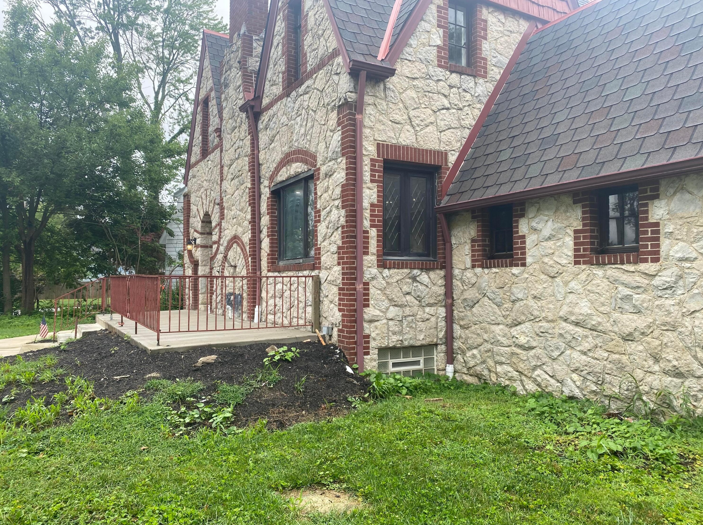 1696 Melrose Ave, Columbus OH  43224-4339 exterior