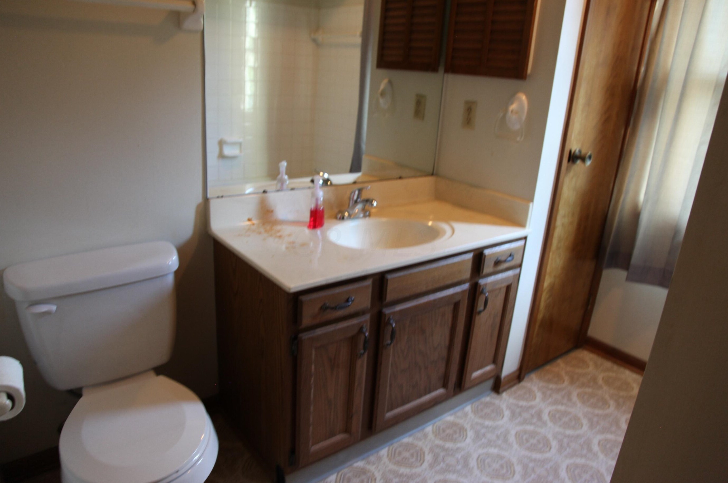 1814 Hightower Dr, Columbus OH 43235-1945 exterior