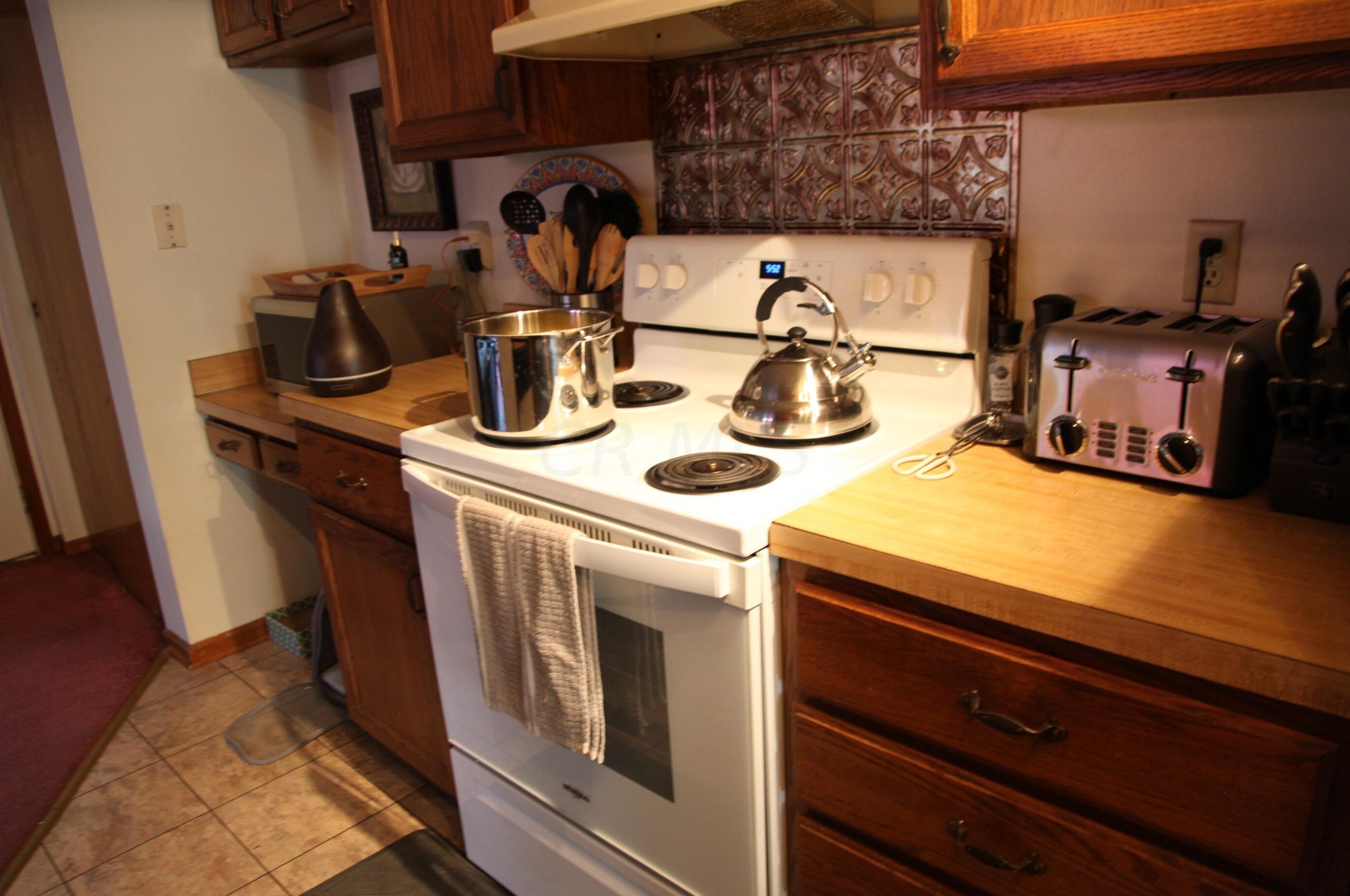 1814 Hightower Dr, Columbus OH 43235-1945 exterior