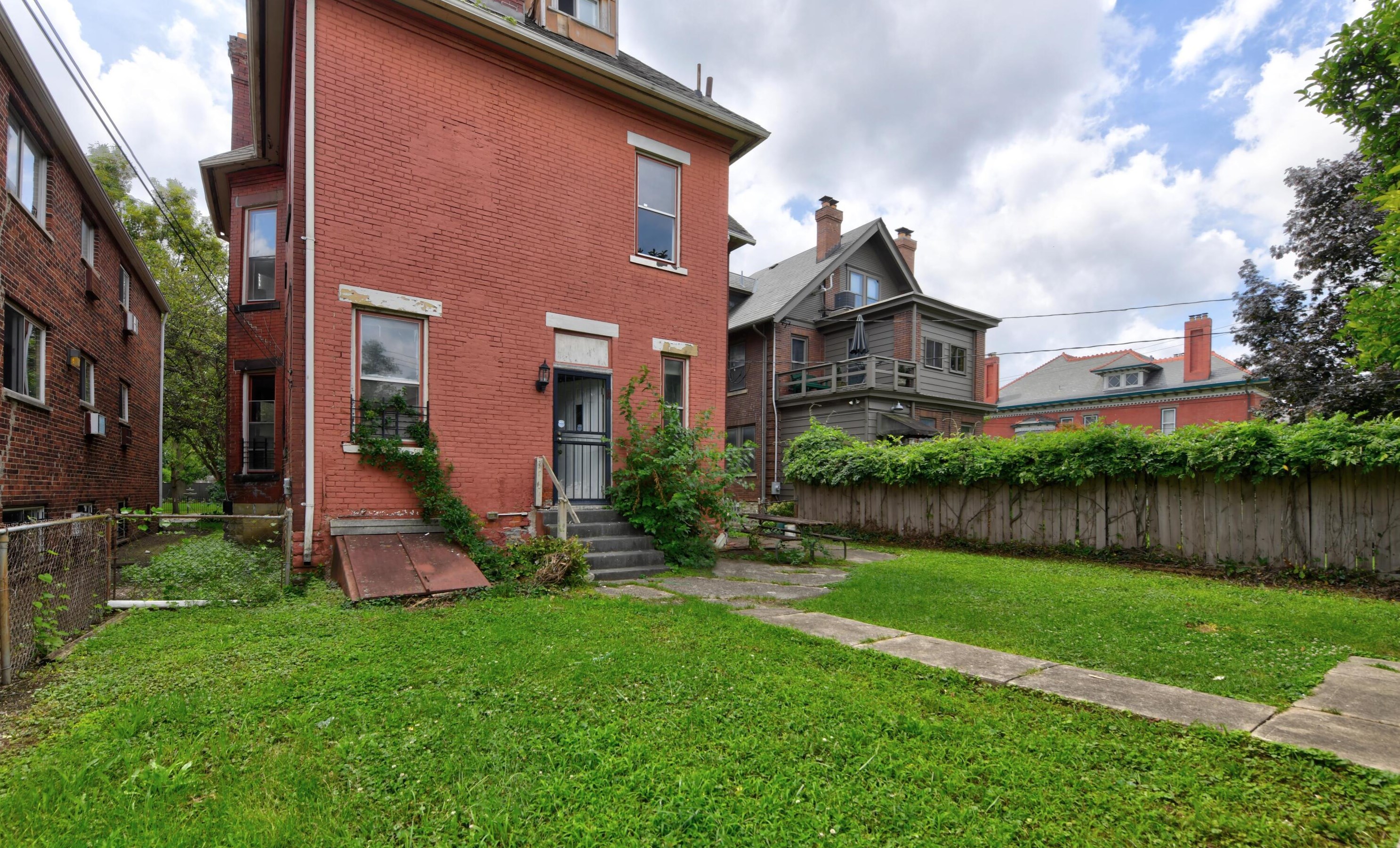 1032 Bryden Rd, Columbus OH 43205-1863 exterior